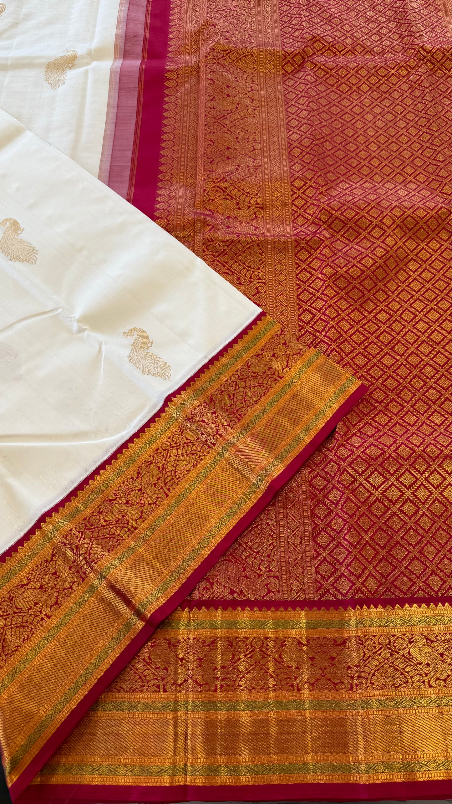 WHITE WITH CONTRAST DEEP RED GOLD ZARI HANDLOOM KANICHIPURAM SILK SAREE (KSS71)