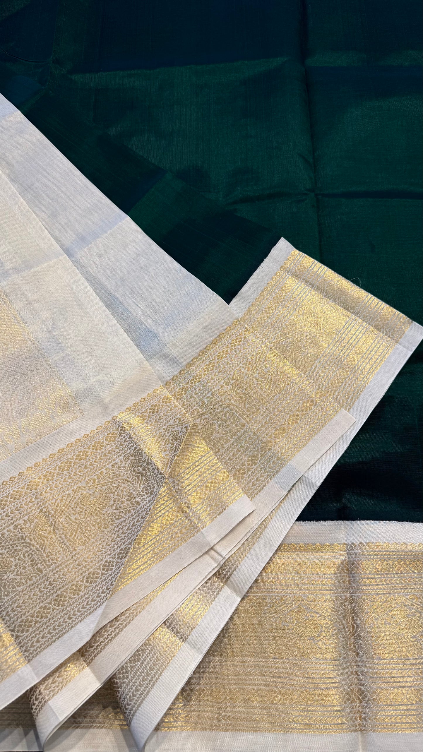 DARK GREEN WITH OFF WHITE HANDLOOM KANCHIPURAM SILK COTTON (KSC134)