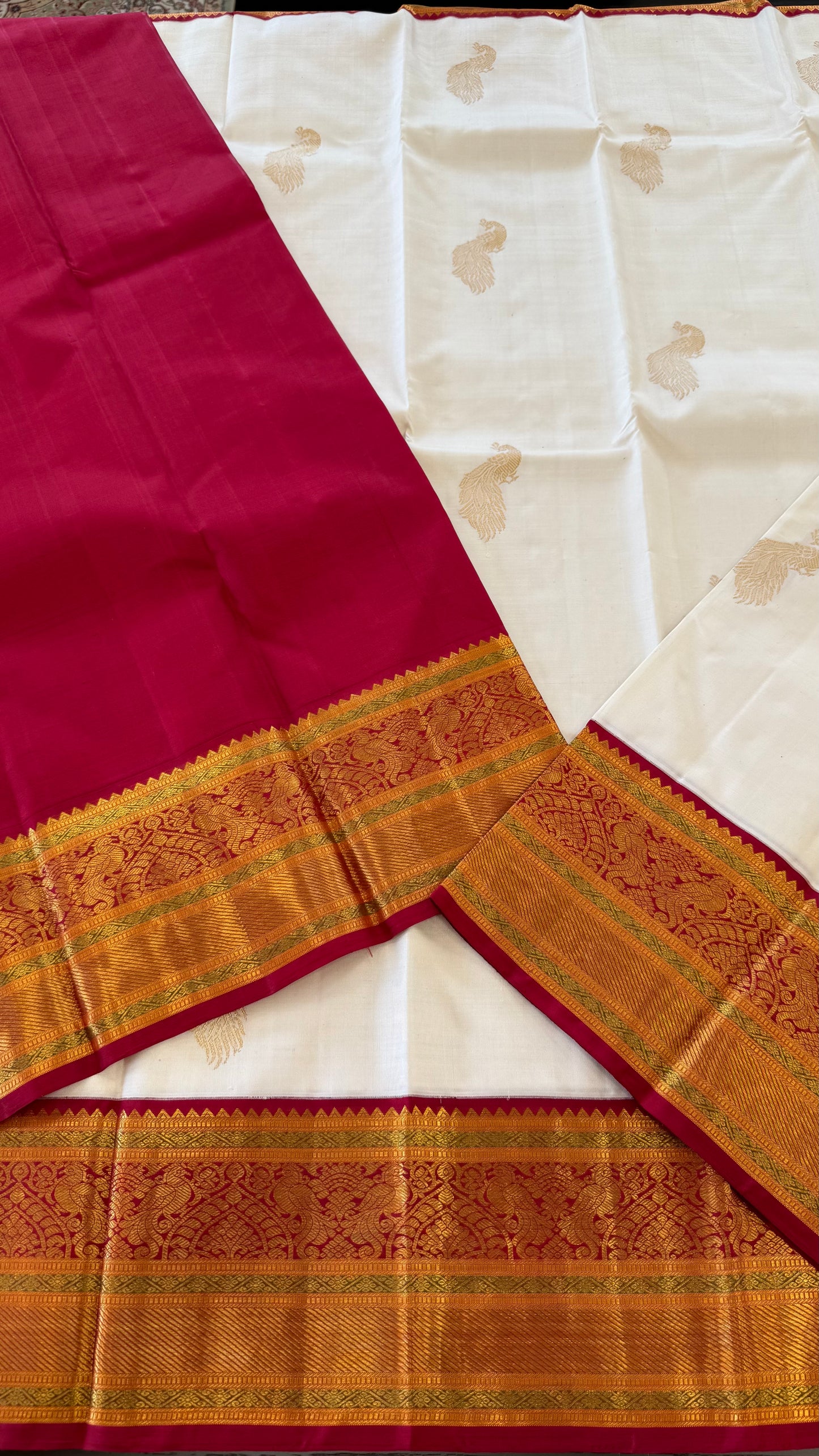 WHITE WITH CONTRAST DEEP RED GOLD ZARI HANDLOOM KANICHIPURAM SILK SAREE (KSS71)