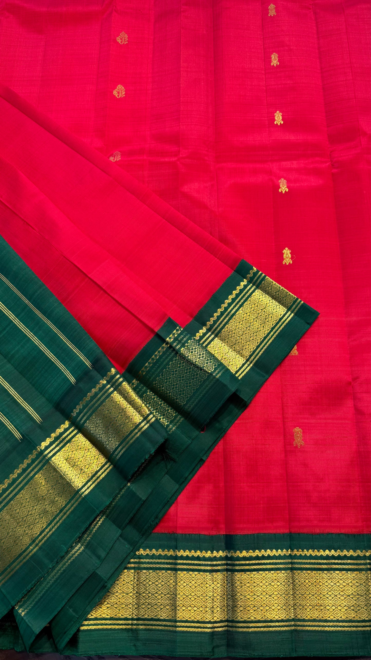 RED WITH CONTRAST GREEN PURE HANDLOOM KANCHIPURAM SINGLE SIDE BORDER SILK SAREE (KSSB15)