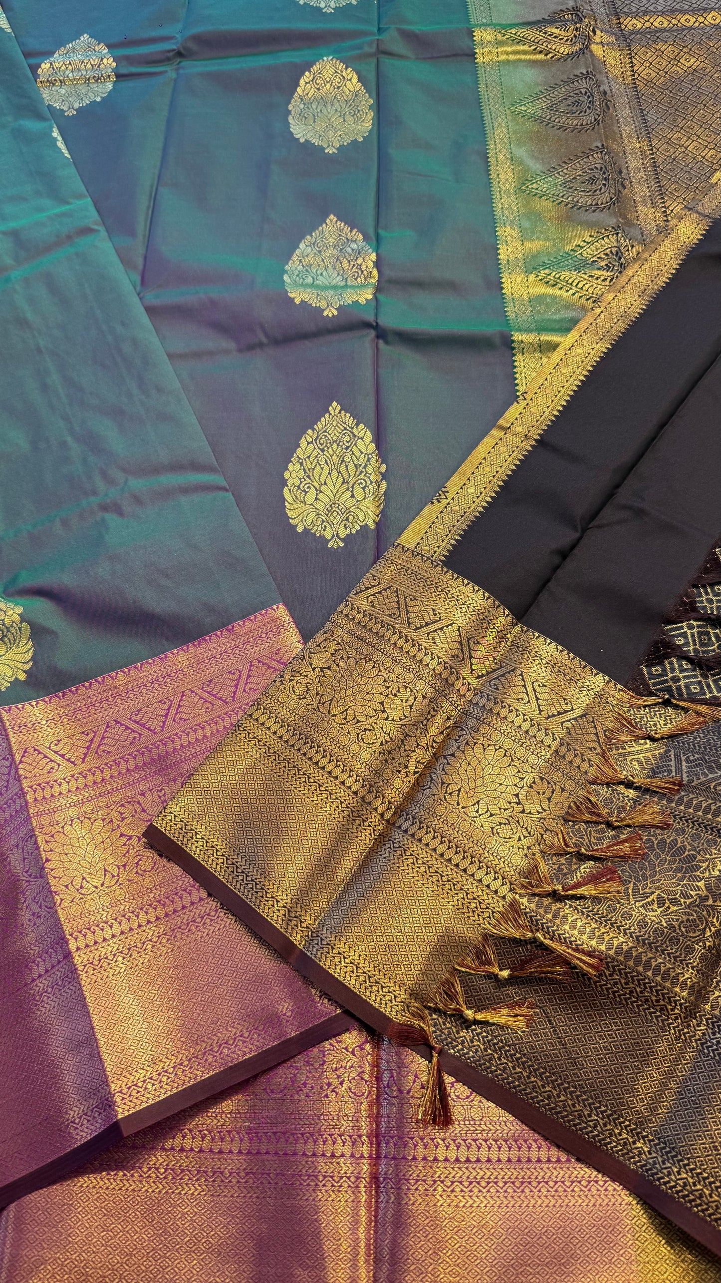 DUAL TONE GREEN WITH CONTRAST BLACK SILK KANICHIPURAM SILK SAREE (SSKS53)