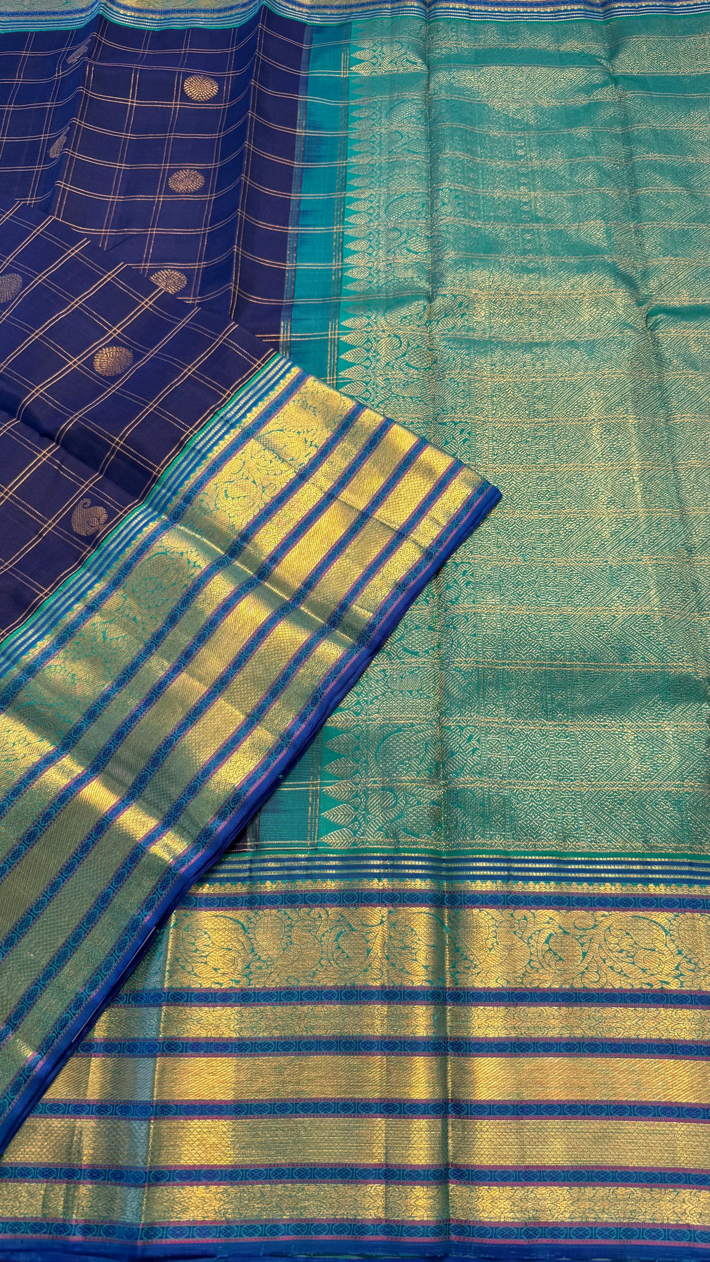 DARK BLUE CHECKED WITH CONTRAST TURQUOISE GOLD ZARI HANDLOOM KANICHIPURAM SILK SAREE (KSS279)