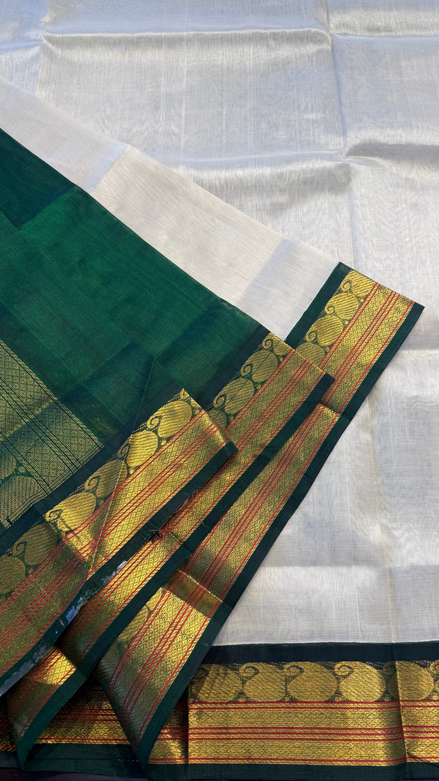 CREAM WITH DARK GREEN HANDLOOM KANCHIPURAM SILK COTTON (KSC96)