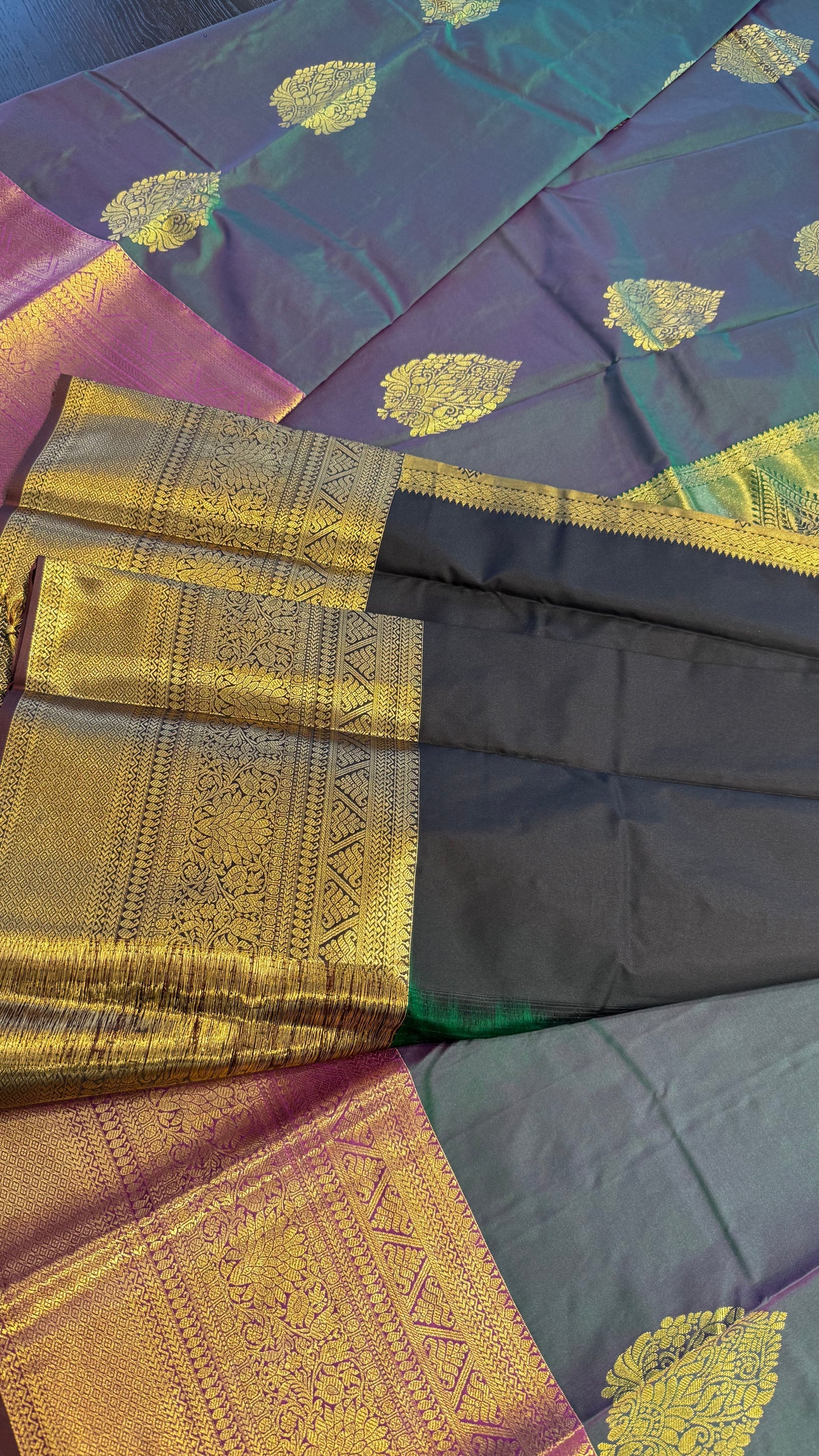 DUAL TONE GREEN WITH CONTRAST BLACK SILK KANICHIPURAM SILK SAREE (SSKS53)
