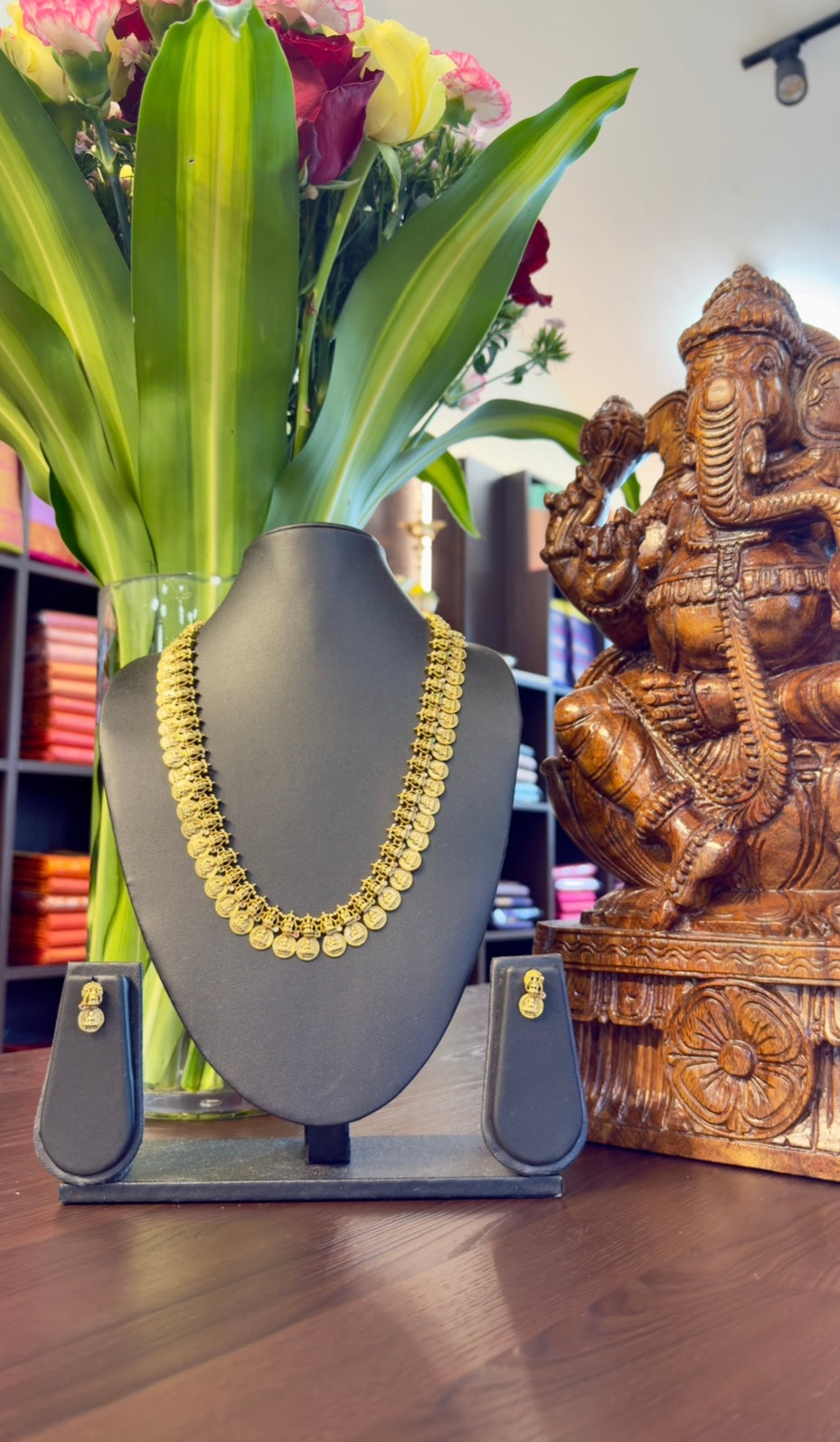 Thara Short Necklace Jewellery Set