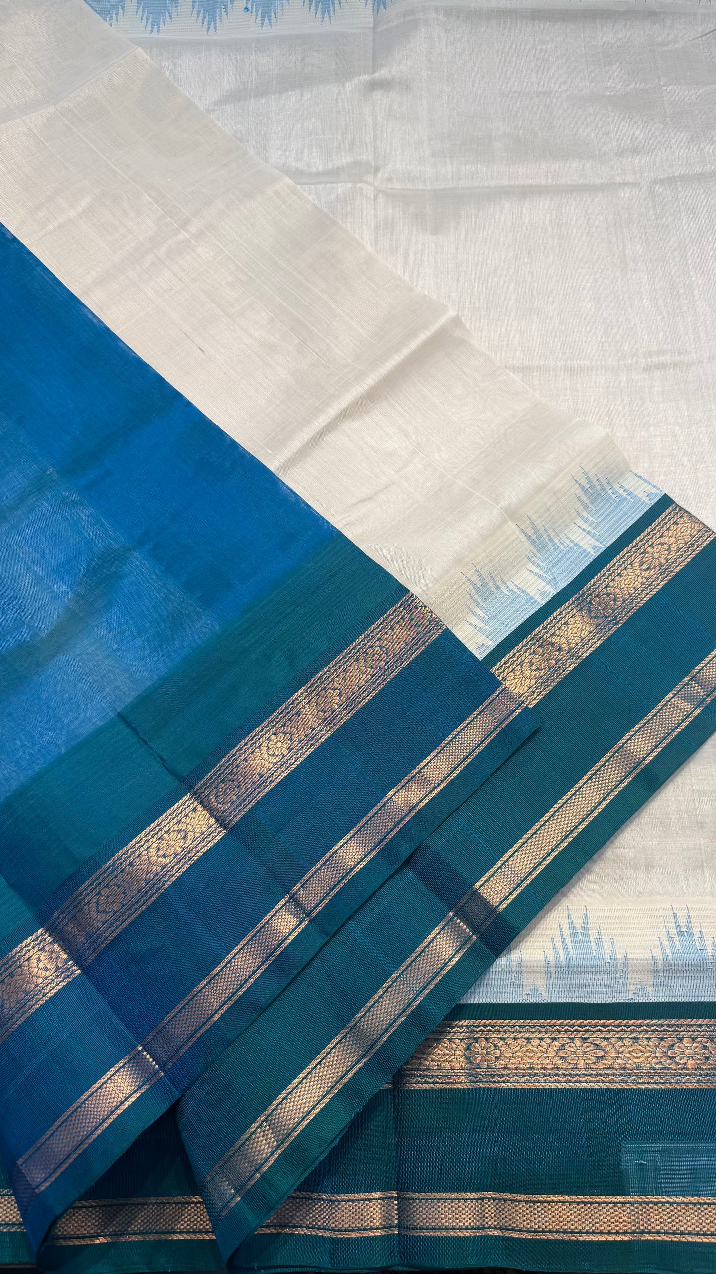 CREAM WITH PEACOCK BLUE TRADITIONAL RETTAI PETTA BORDER HANDLOOM KANCHIPURAM SILK COTTON (KSC44)