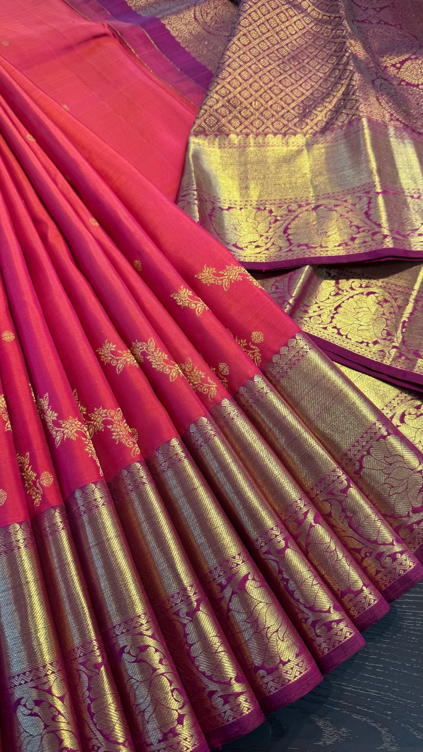 DARK KANAKAMBARAM CONTRAST PINK BORDER HANDLOOM KANICHIPURAM SILK SAREE (KSS126)