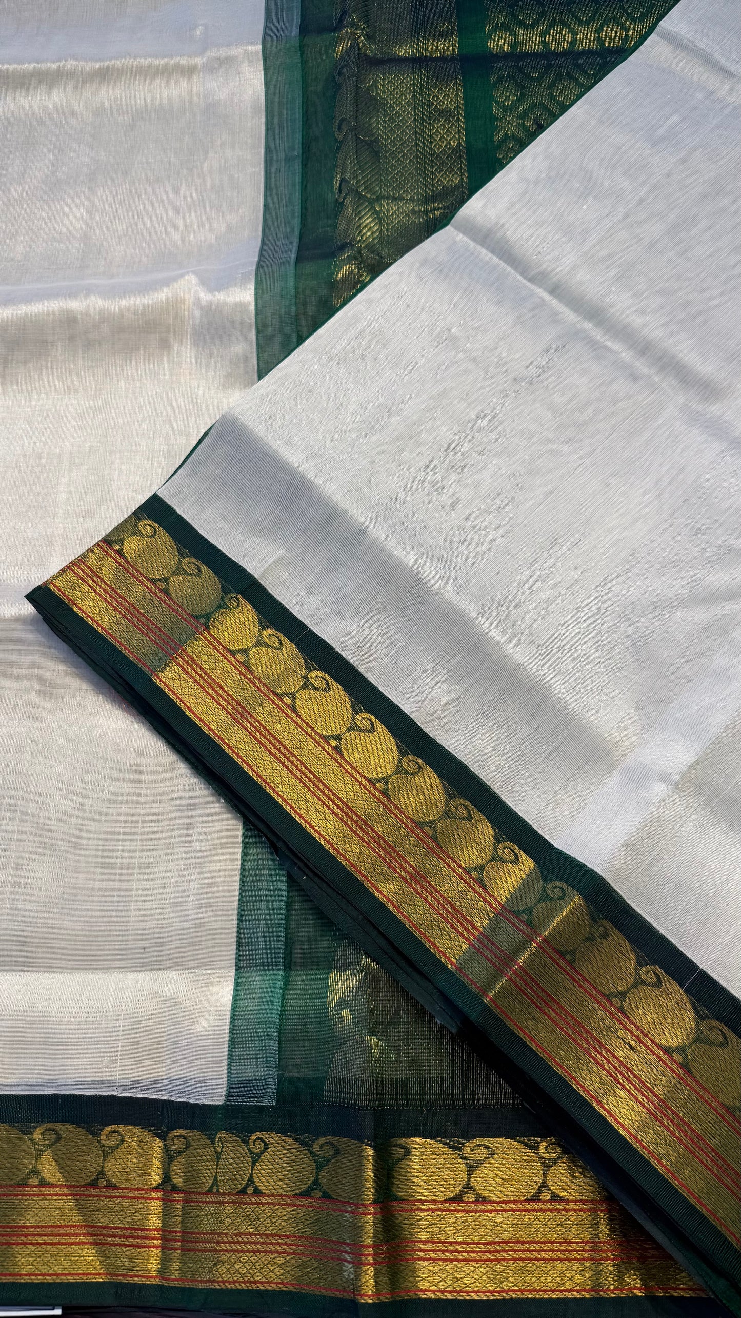 CREAM WITH DARK GREEN HANDLOOM KANCHIPURAM SILK COTTON (KSC96)