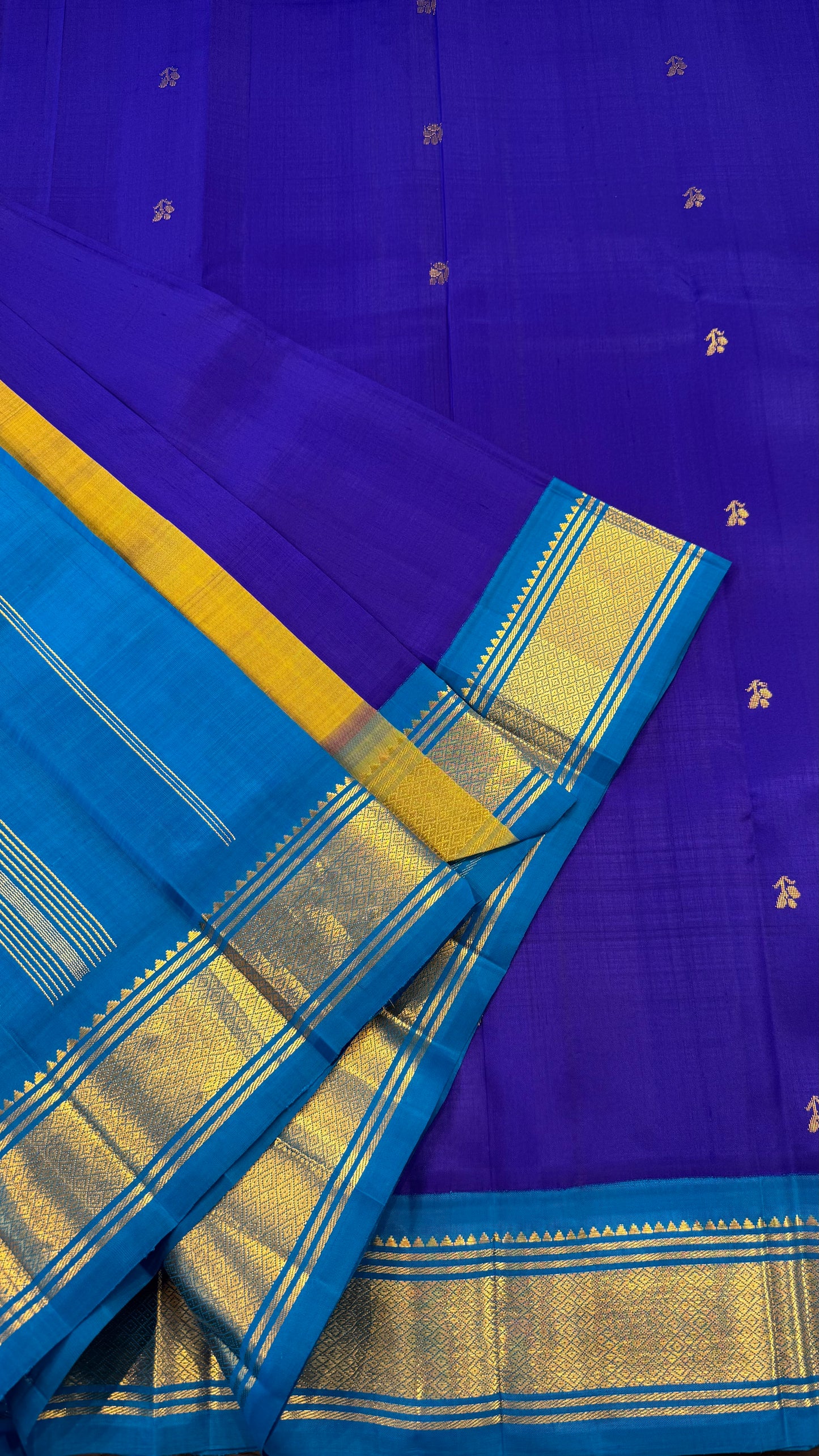 VIOLETISH BLUE WITH CONTRAST SKY BLUE PURE HANDLOOM KANCHIPURAM SINGLE SIDE BORDER SILK SAREE (KSSB13)
