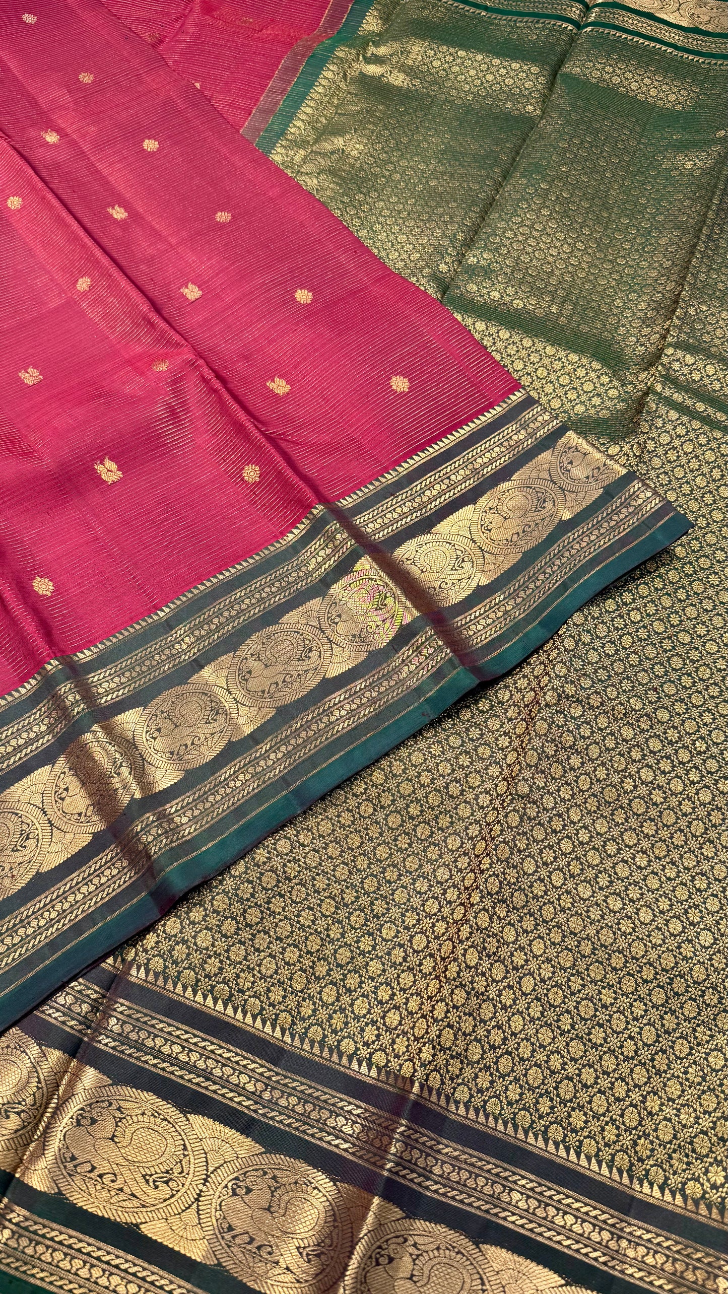 VAIRA OOSI MAROON WITH CONTRAST DUAL TONE GREEN BORDER HANDLOOM KANICHIPURAM SILK SAREE (KSS29)