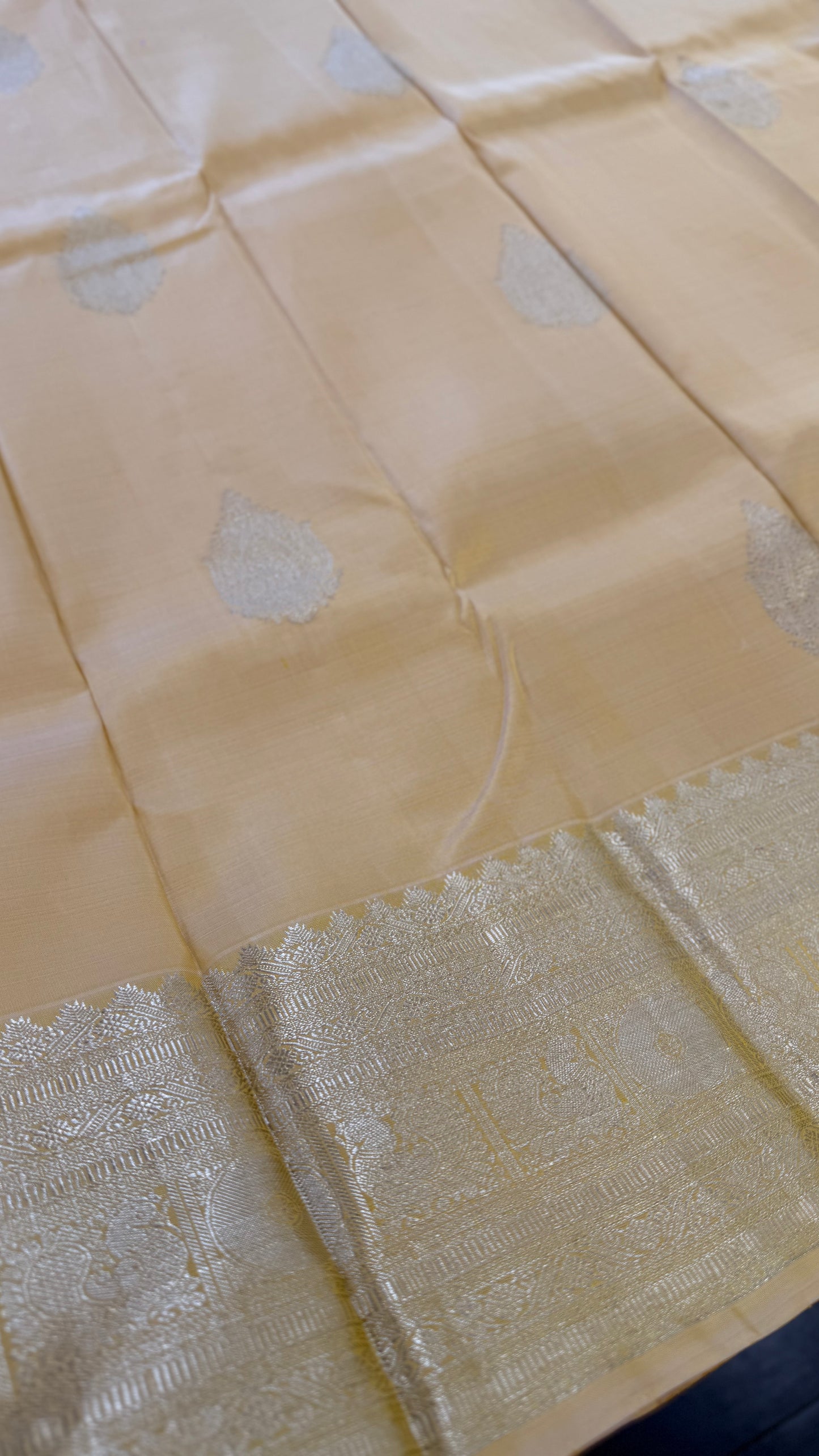 PASTEL SANDAL YELLOW SILVER ZARI HANDLOOM PURE KANICHIPURAM SILK SAREE (KSS221)