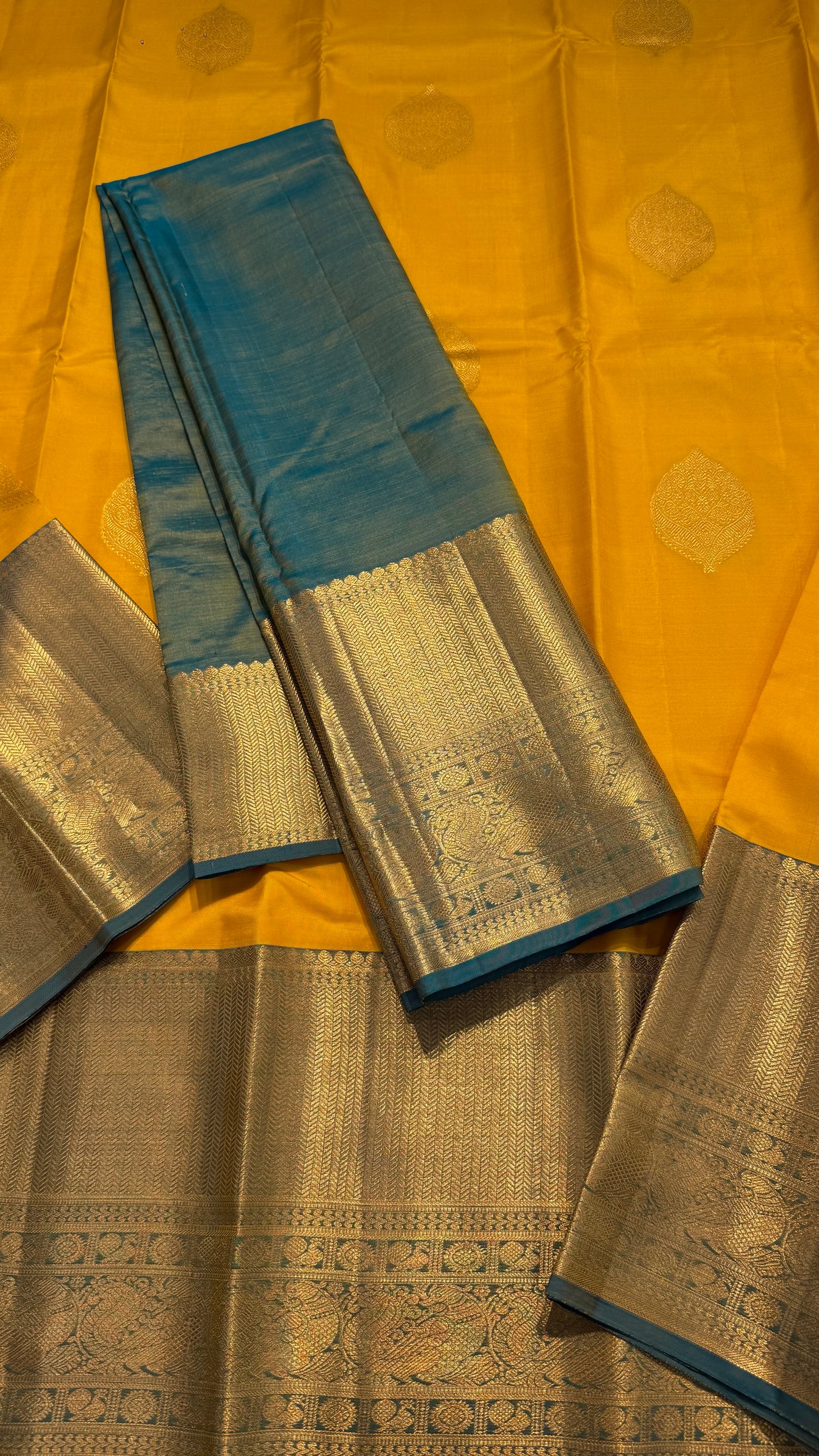 YELLOW WITH CONTRAST DUAL TONE GREEN GOLD ZARI HANDLOOM KANICHIPURAM SILK SAREE (KSS120)