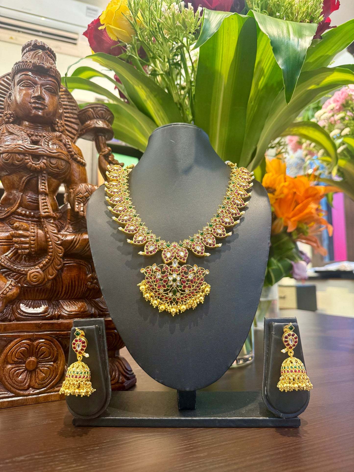 Darika Medium Necklace Jewellery Set