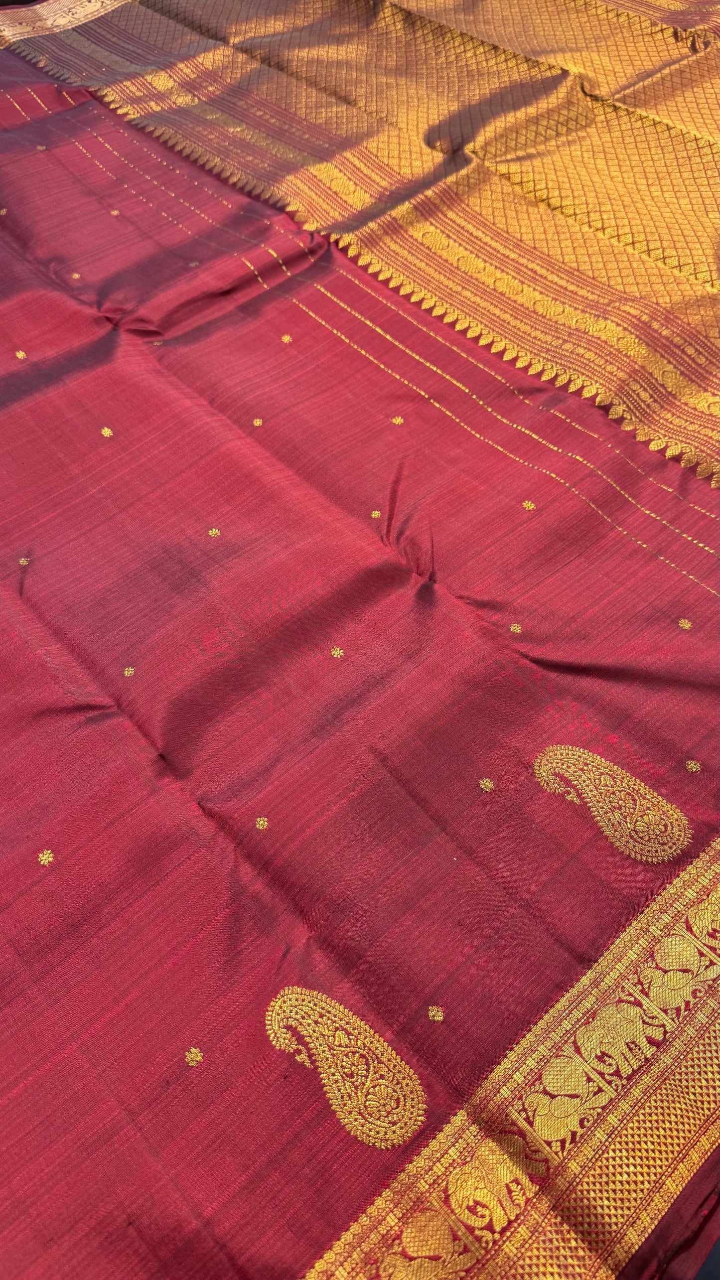 TRADITIONAL MAROON MANGO MOTIF GOLD ZARI HANDLOOM KANICHIPURAM SILK SAREE (KSS255)