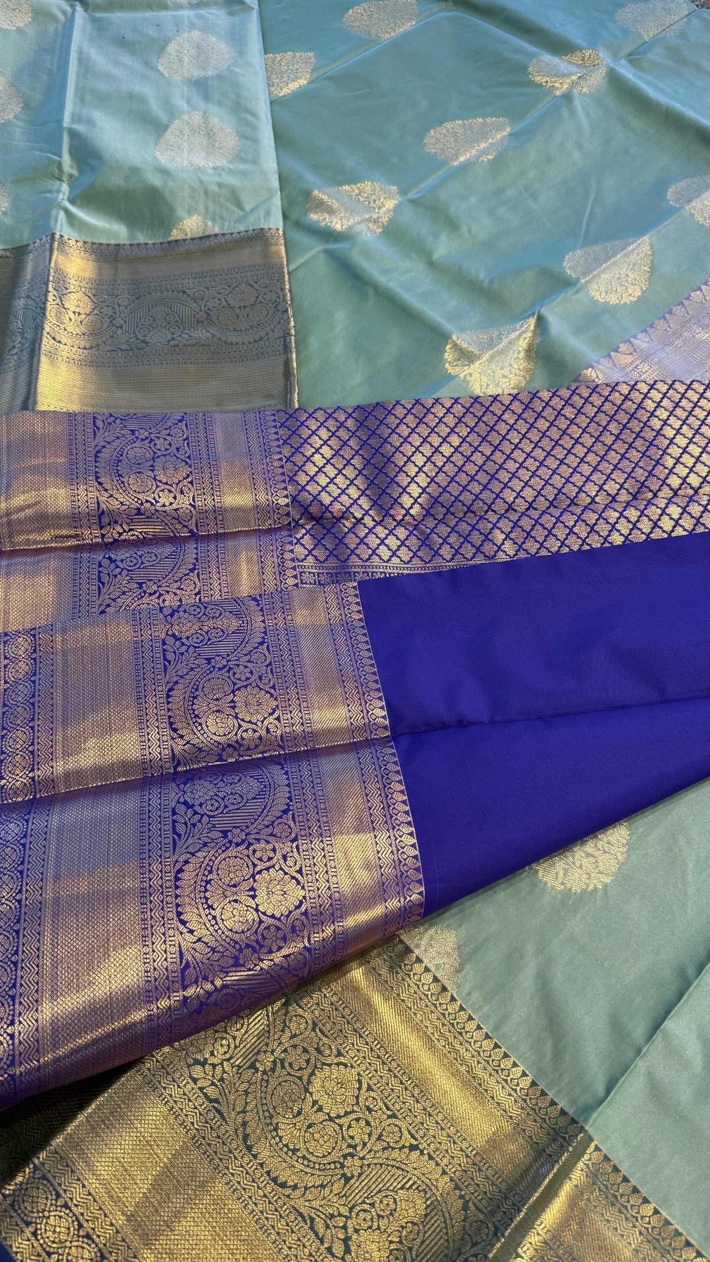 SAGE GREEN WITH CONTRAST BLUE SILK KANICHIPURAM SILK SAREE (SSKS47)