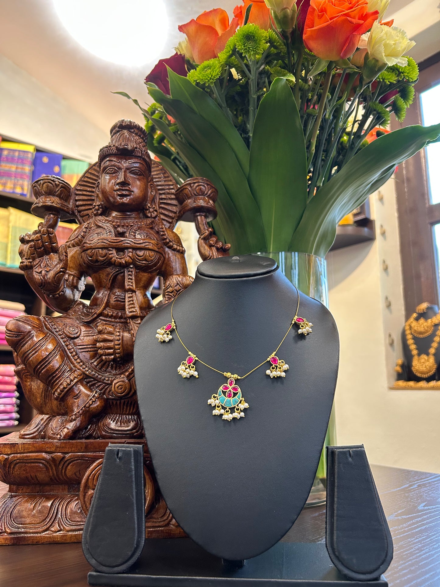 Aarohi Short Necklace Jewellery Set