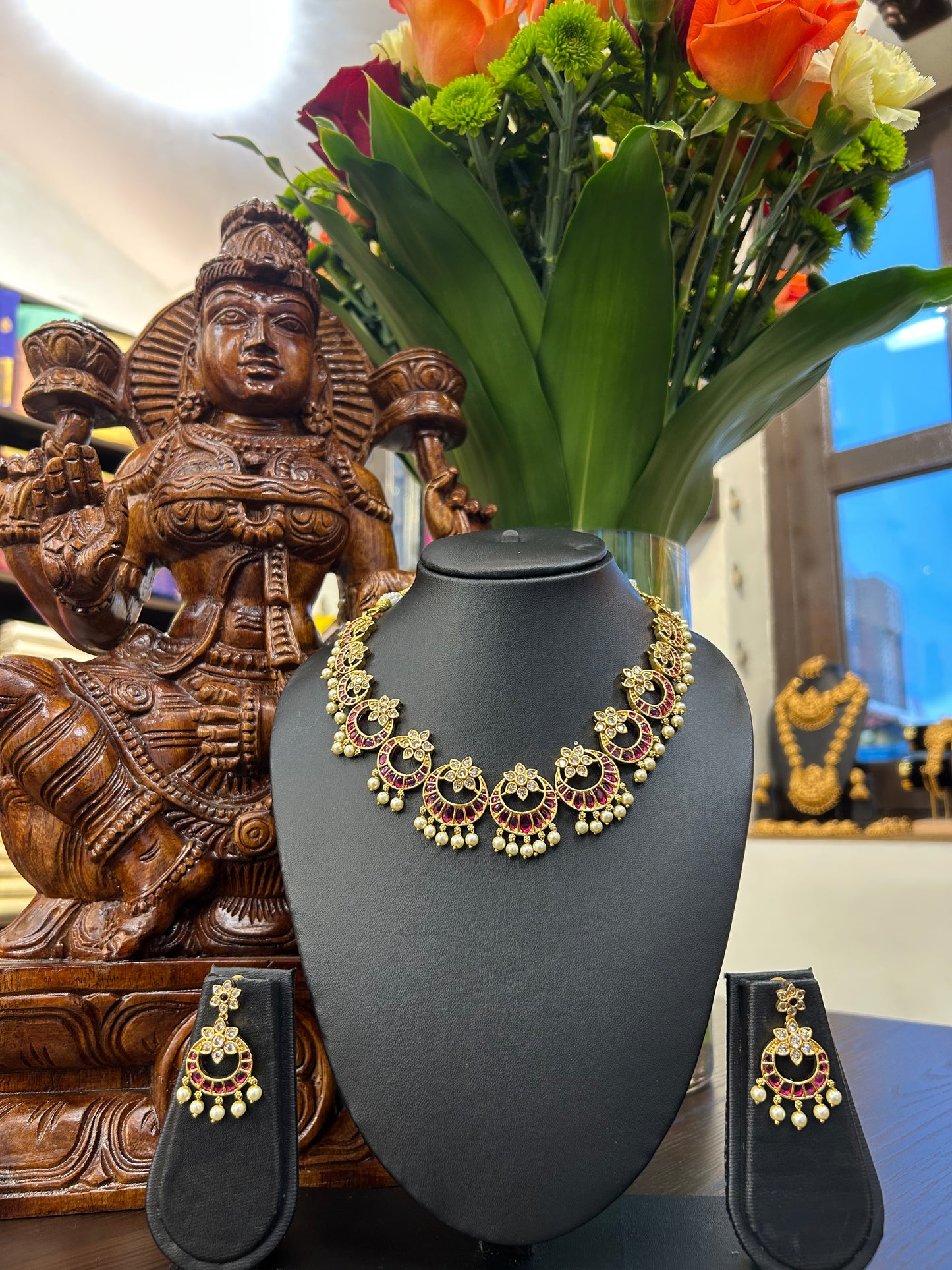 Agalya Short Necklace Jewellery Set