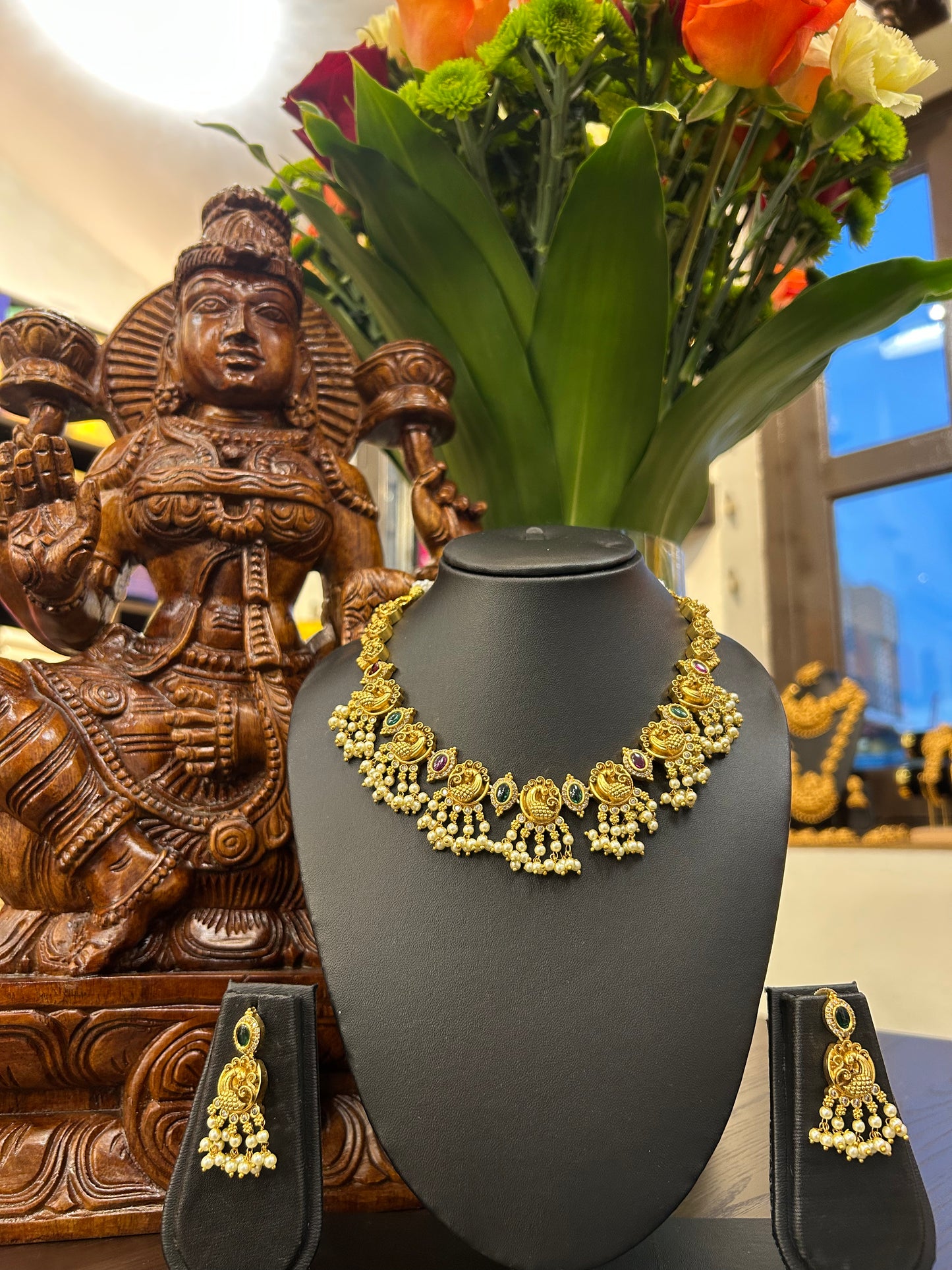 Bairavi Short Necklace Jewellery set