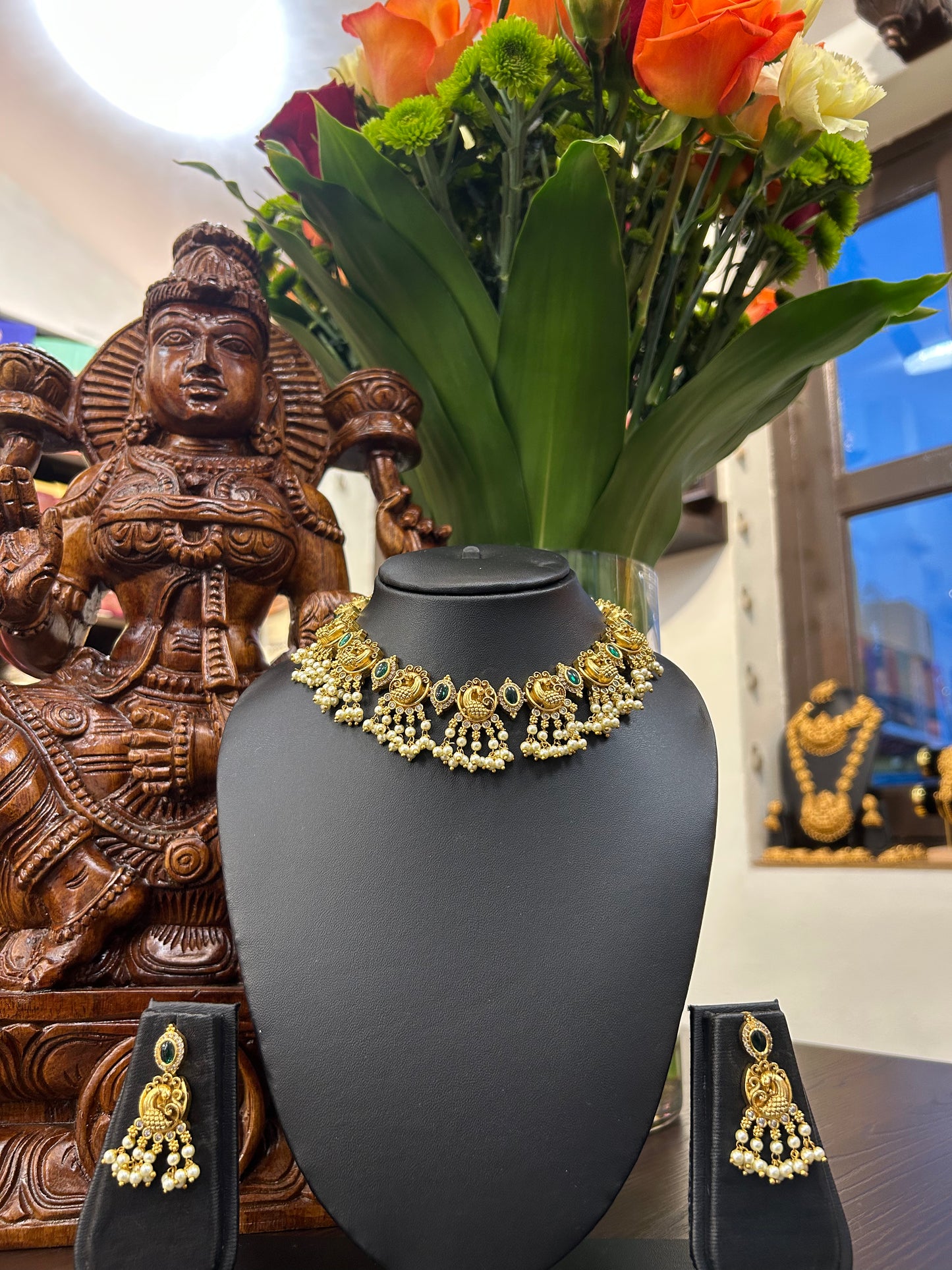 Bhavya Short Necklace Jewellery Set