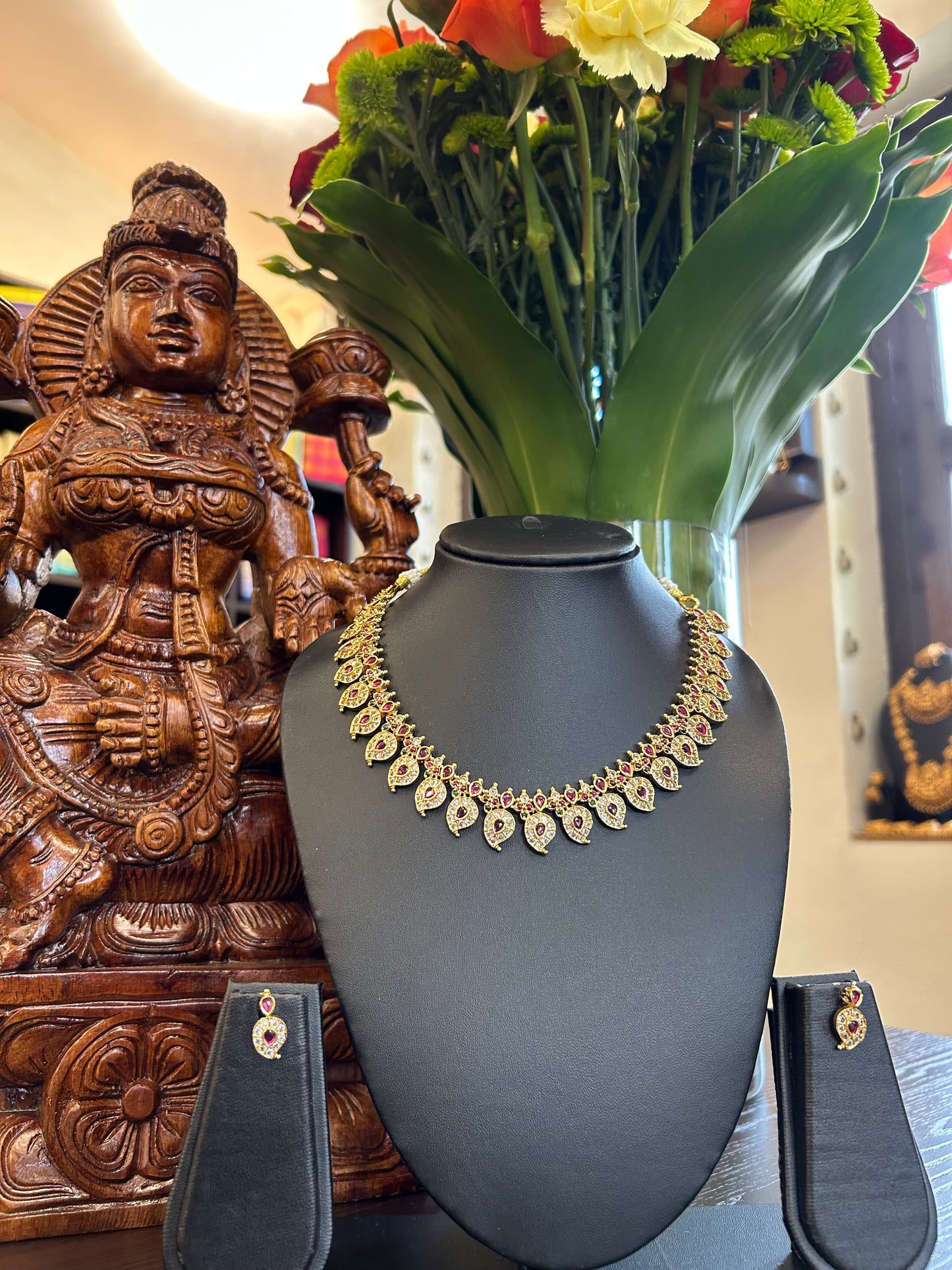 Arashitha Short Necklace Jewellery Set