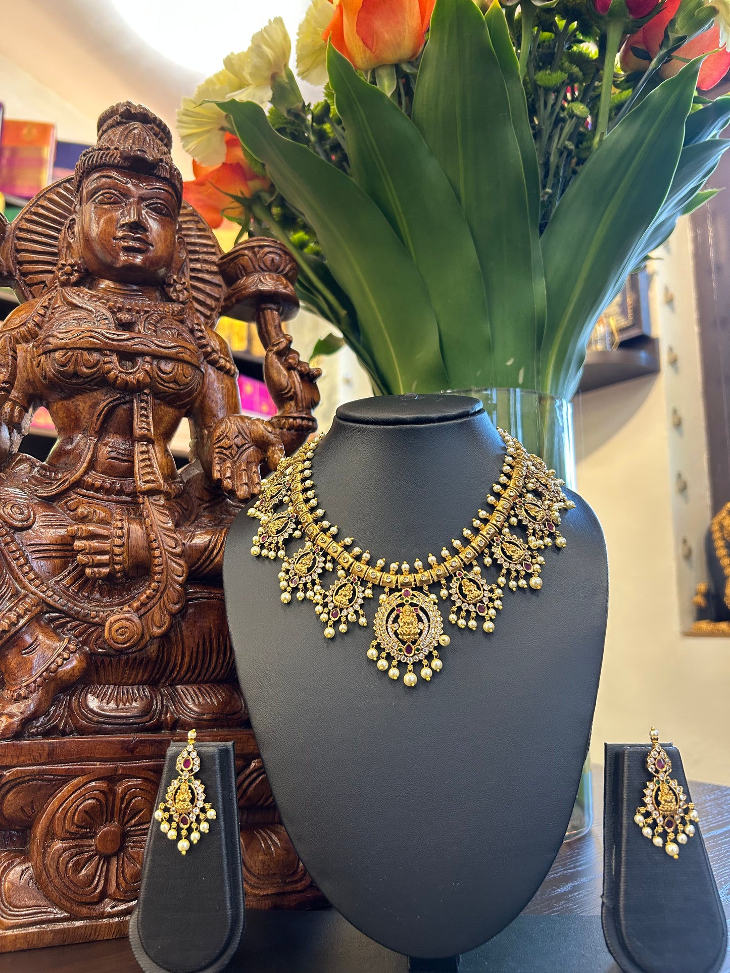 Uma Short Necklace Jewellery Set