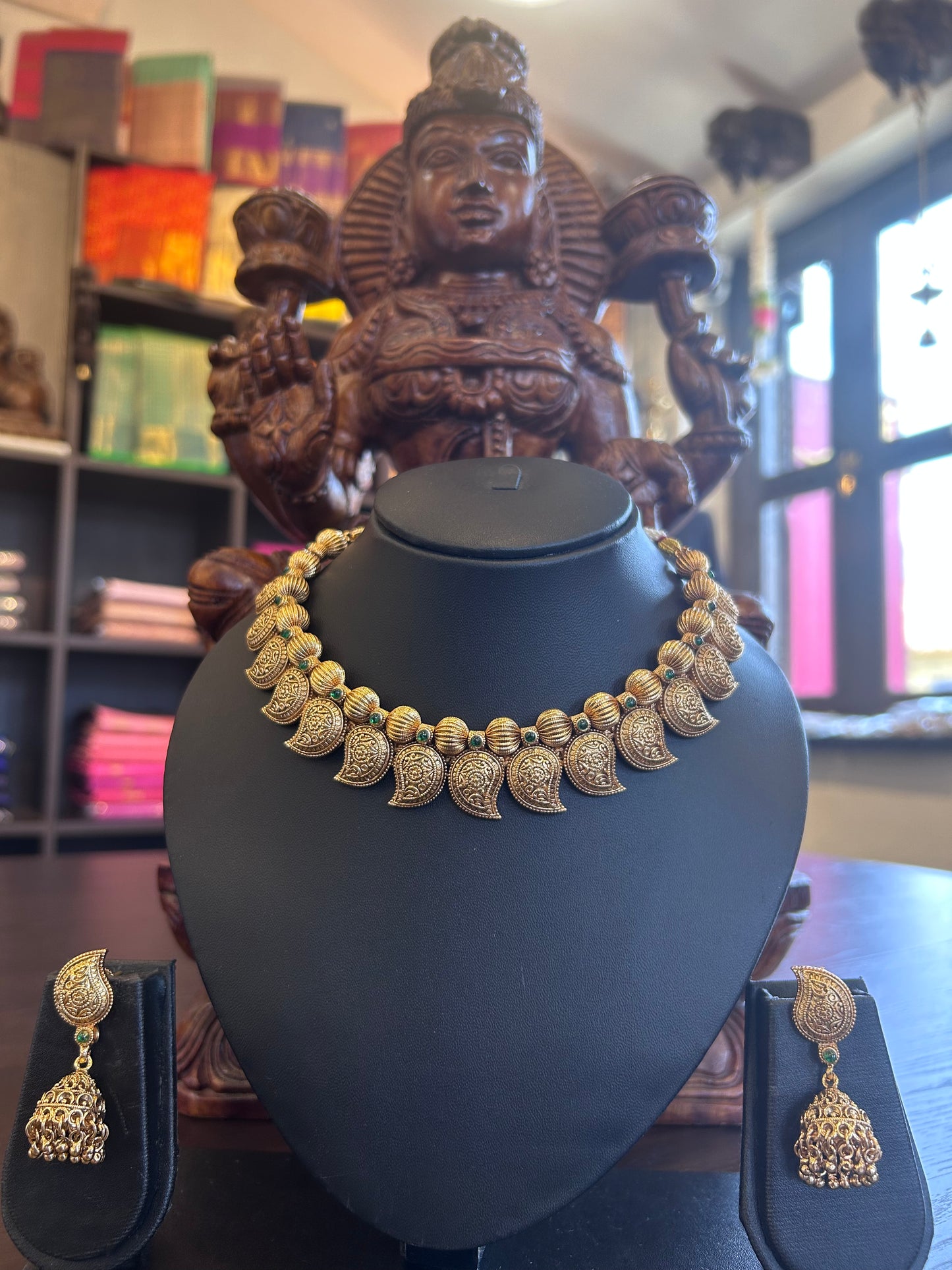 Kaaveri Choker