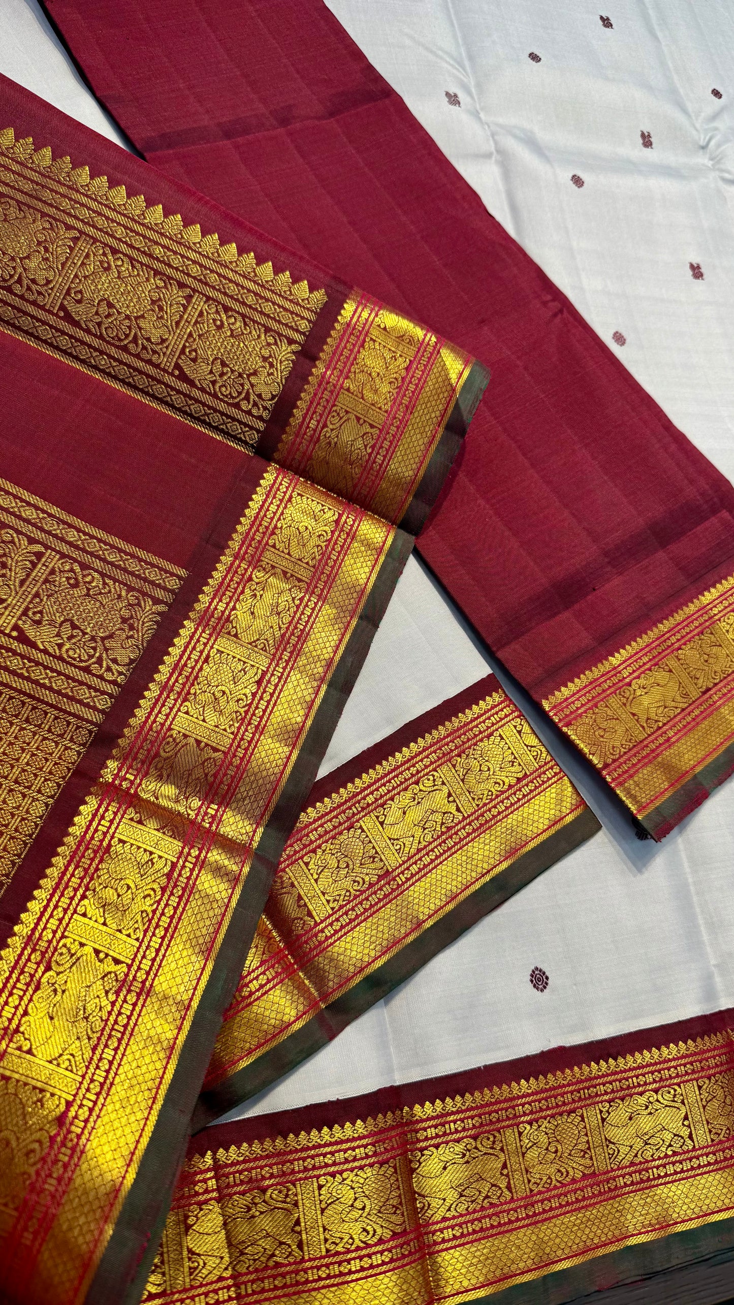 VIBUTHI GREY CONTRAST BERRY RED AND GREEN BORDER PURE KANICHIPURAM HANDLOOM SILK SAREE (KSS02)