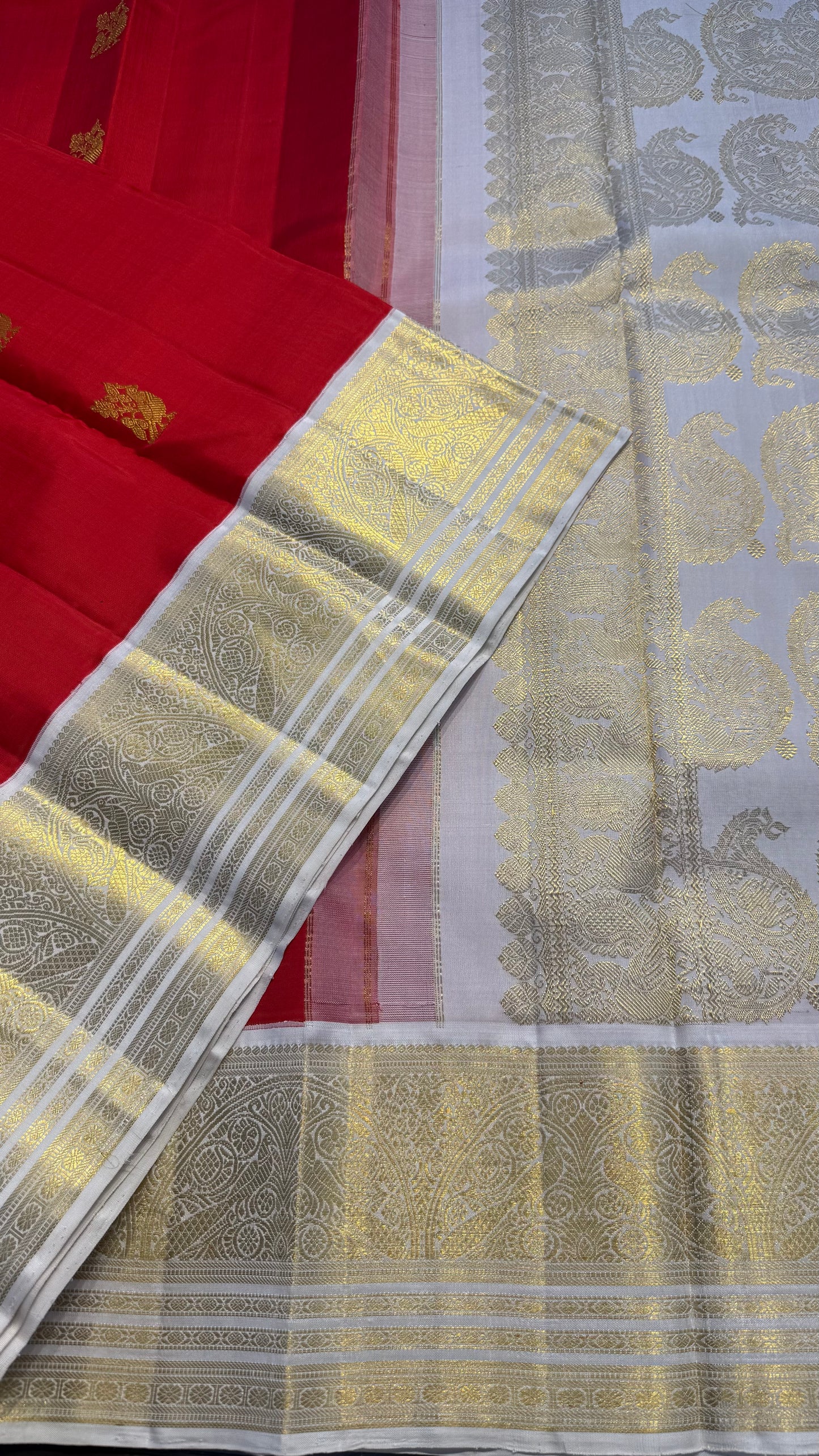 CHILI RED WITH CONTRAST WHITE GOLD ZARI HANDLOOM KANICHIPURAM SILK SAREE (KSS287)