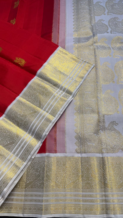 CHILI RED WITH CONTRAST WHITE GOLD ZARI HANDLOOM KANICHIPURAM SILK SAREE (KSS287)