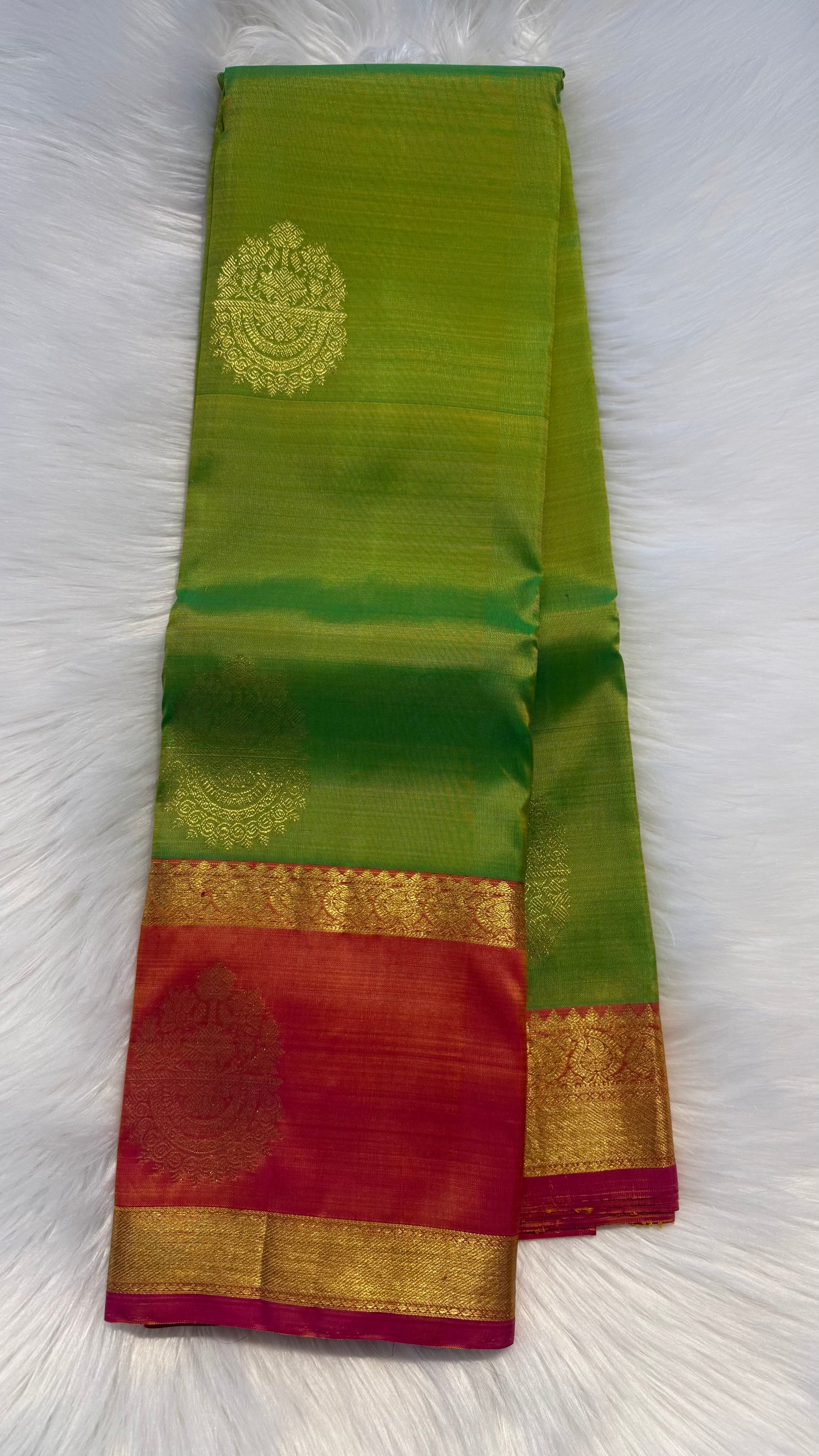 PARROT GREEN WITH DUAL TONE ORANGE CONTRAST HANDLOOM KANCHIPURAM SILK SAREE (KSS353)