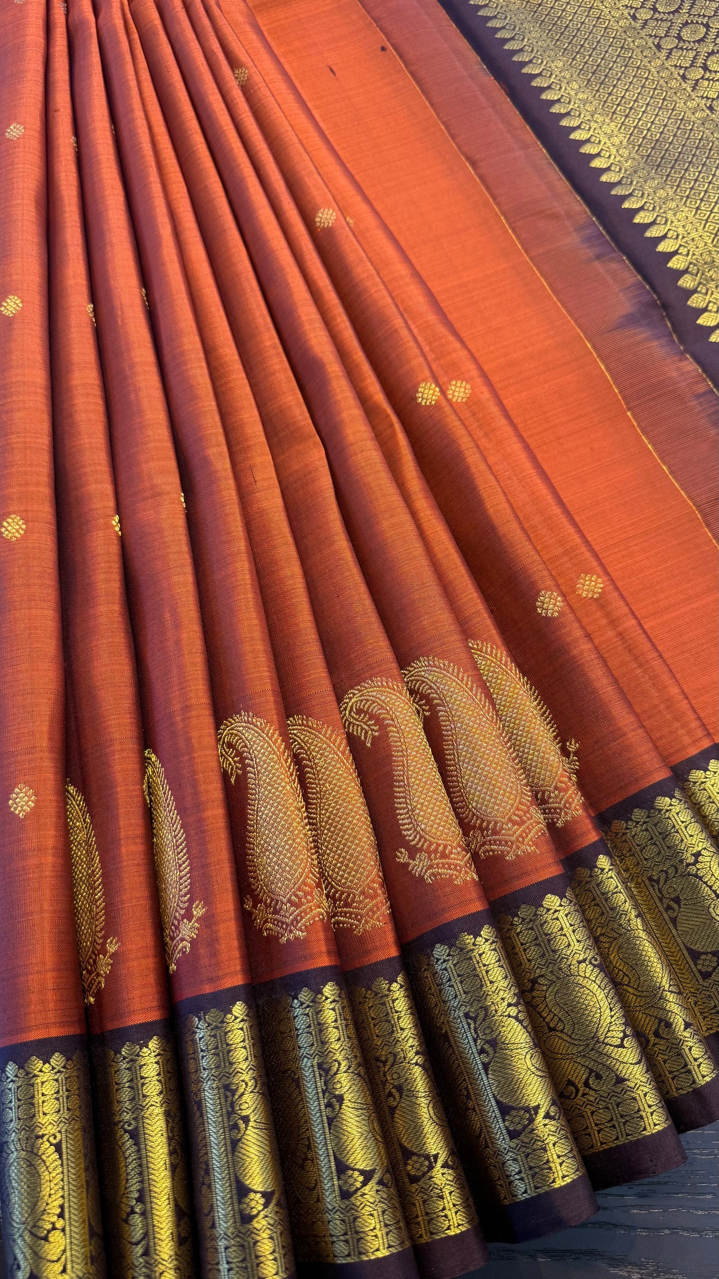 RUST ORANGE WITH CONTRAST DEEP BROWN GOLD ZARI HANDLOOM KANICHIPURAM SILK SAREE (KSS196)