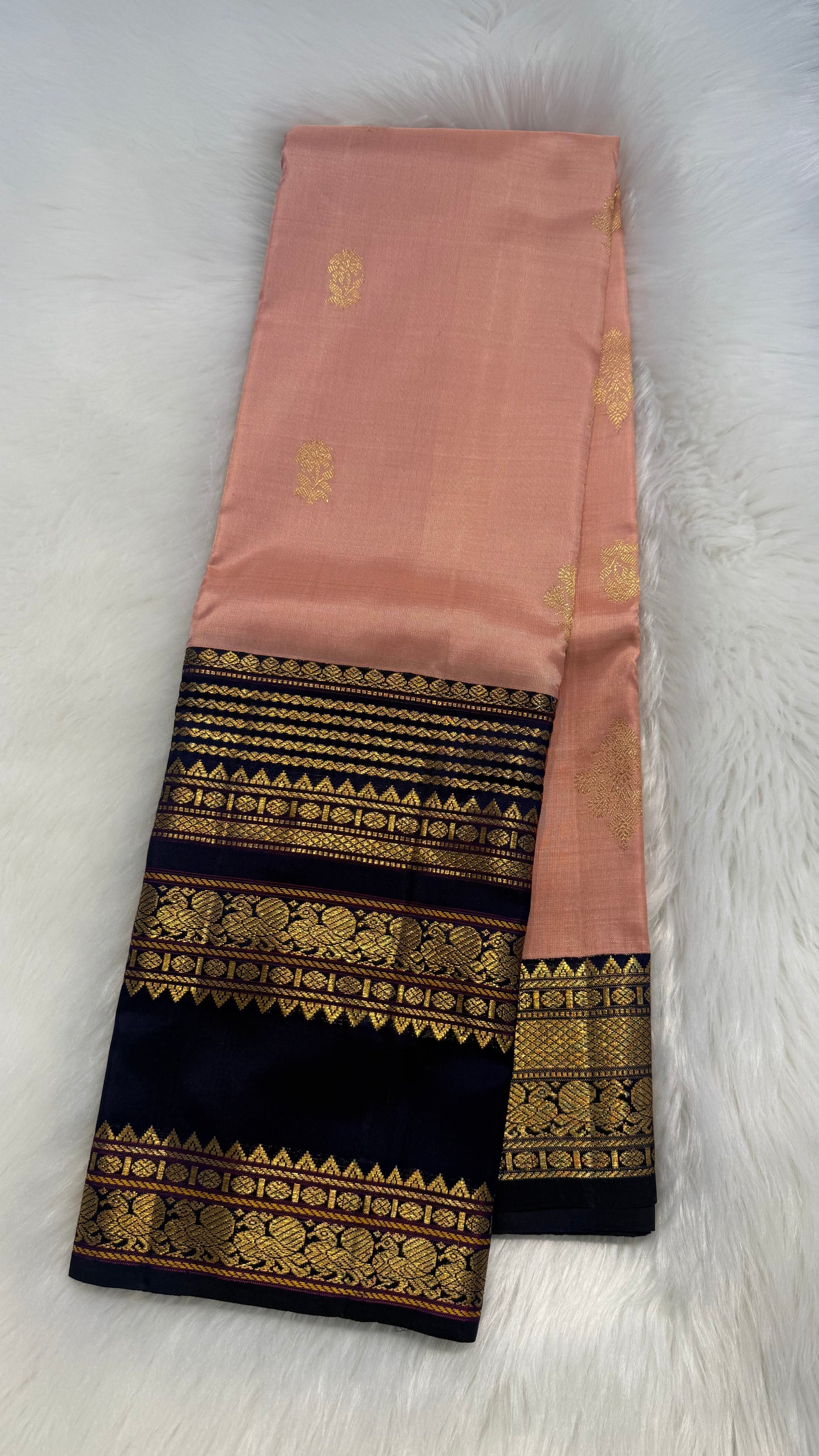 NUDE PINK WITH CONTRAST DEEP BLUE GOLD ZARI HANDLOOM KANICHIPURAM SILK SAREE (KSS128)