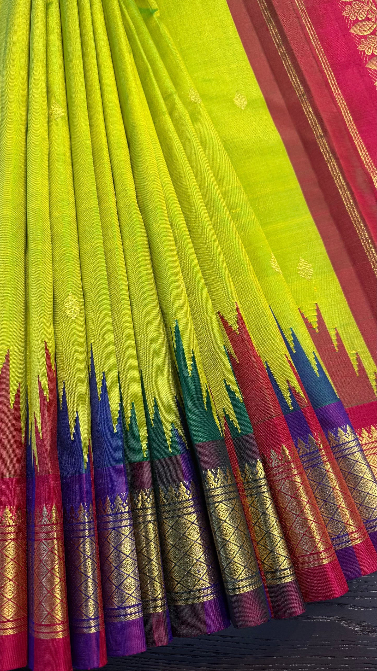 PARROT GREEN WITH CONTRAST PINK AND PURPLE BORDER PURE HANDLOOM KANCHIPURAM SINGLE SIDE BORDER SILK SAREE (KSSB33)