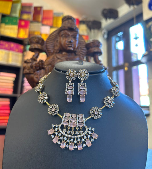 Aashivi Necklace Set