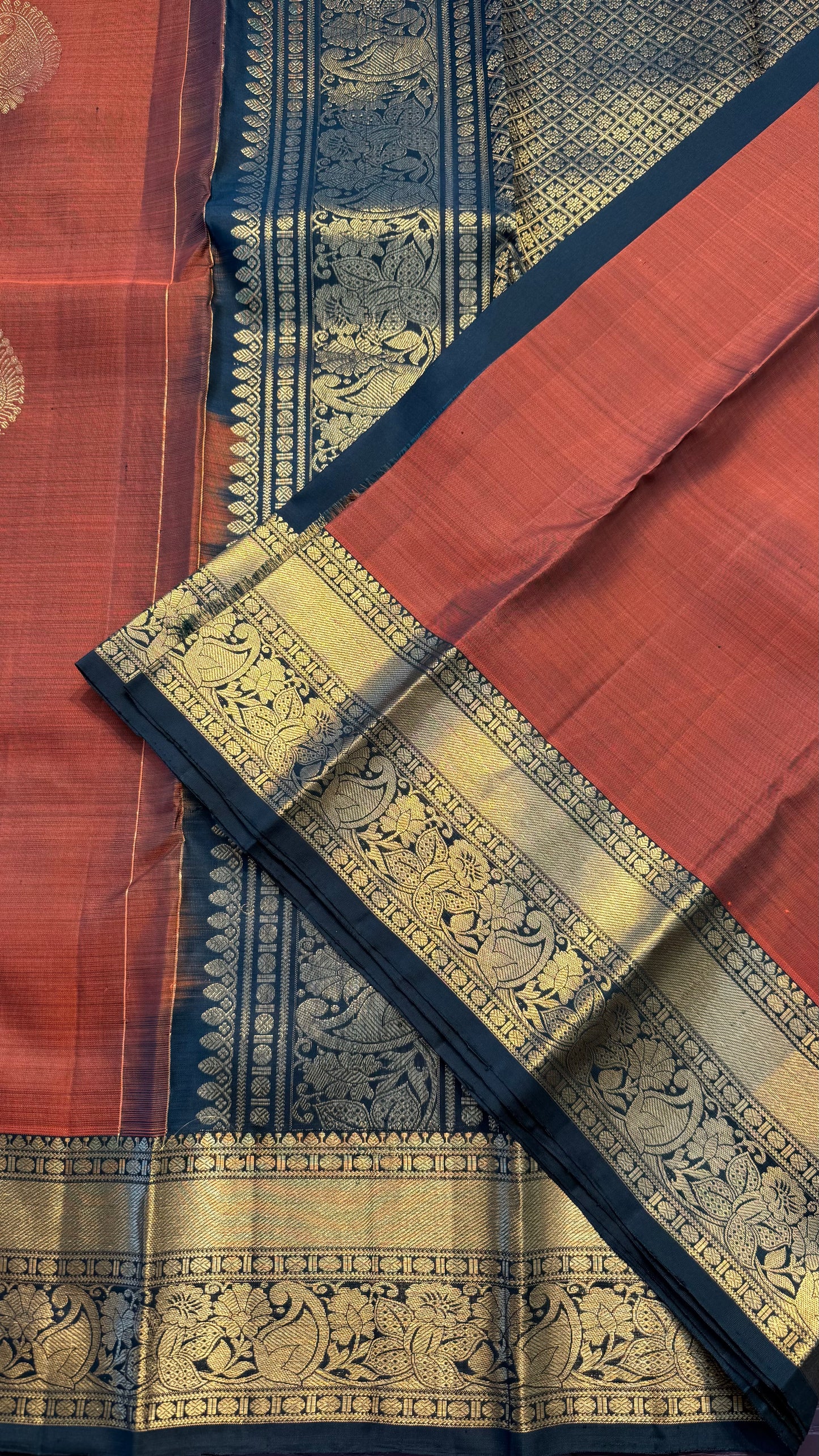 RUST WITH CONTRAST GREEN GOLD ZARI HANDLOOM KANCHIPURAM SILK SAREE (KSS366)