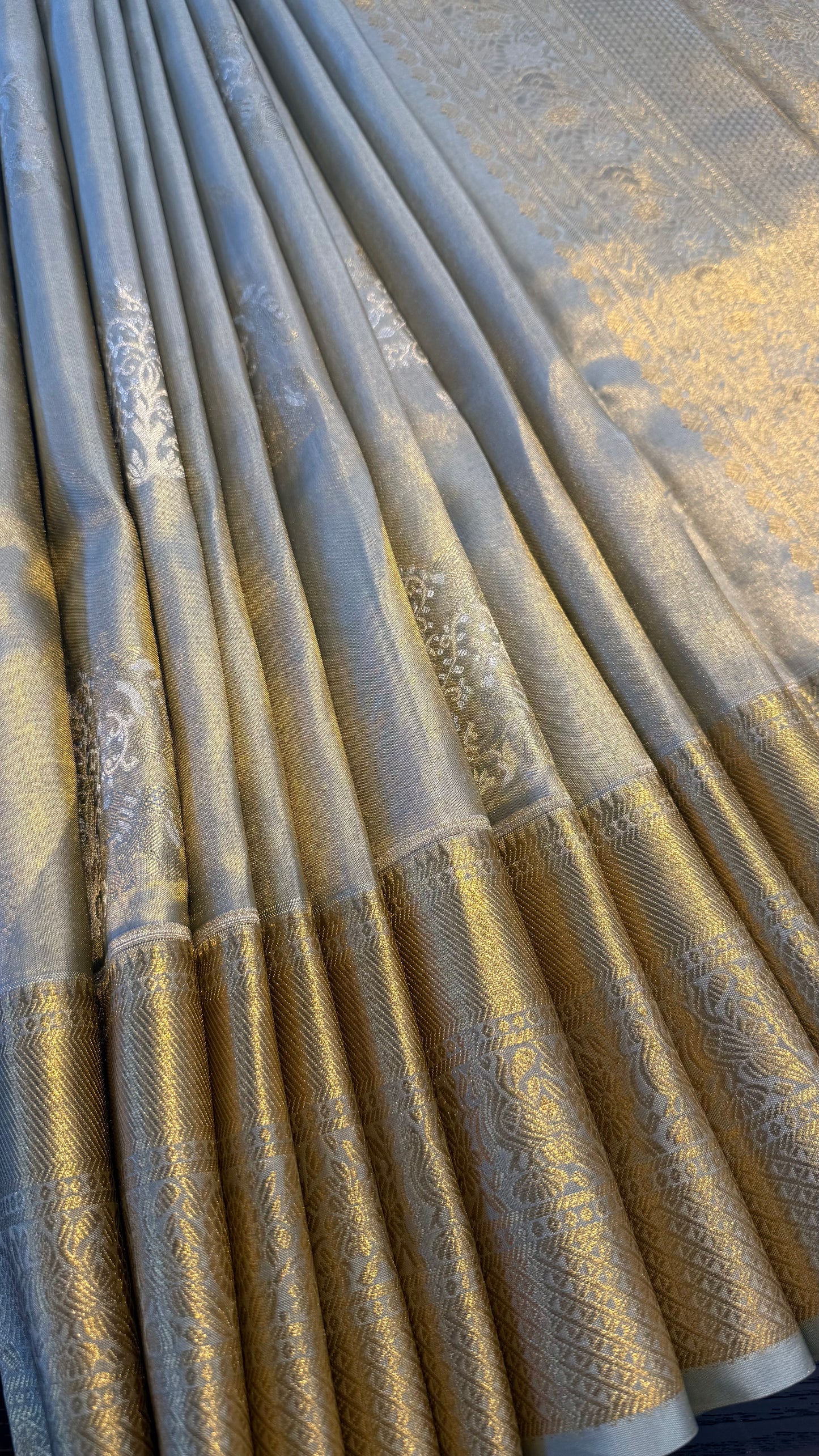 PISTACHIO GREEN GOLD ZARI HANDLOOM KANICHIPURAM SILK SAREE (KSS215)