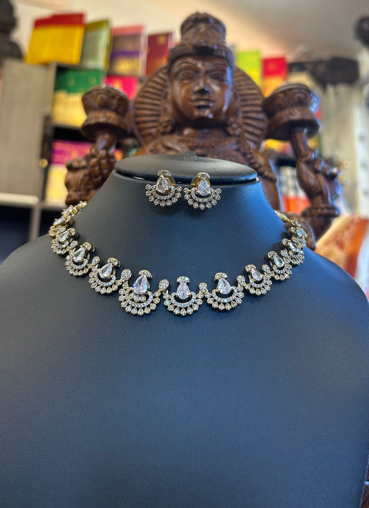 Vamika Necklace Set