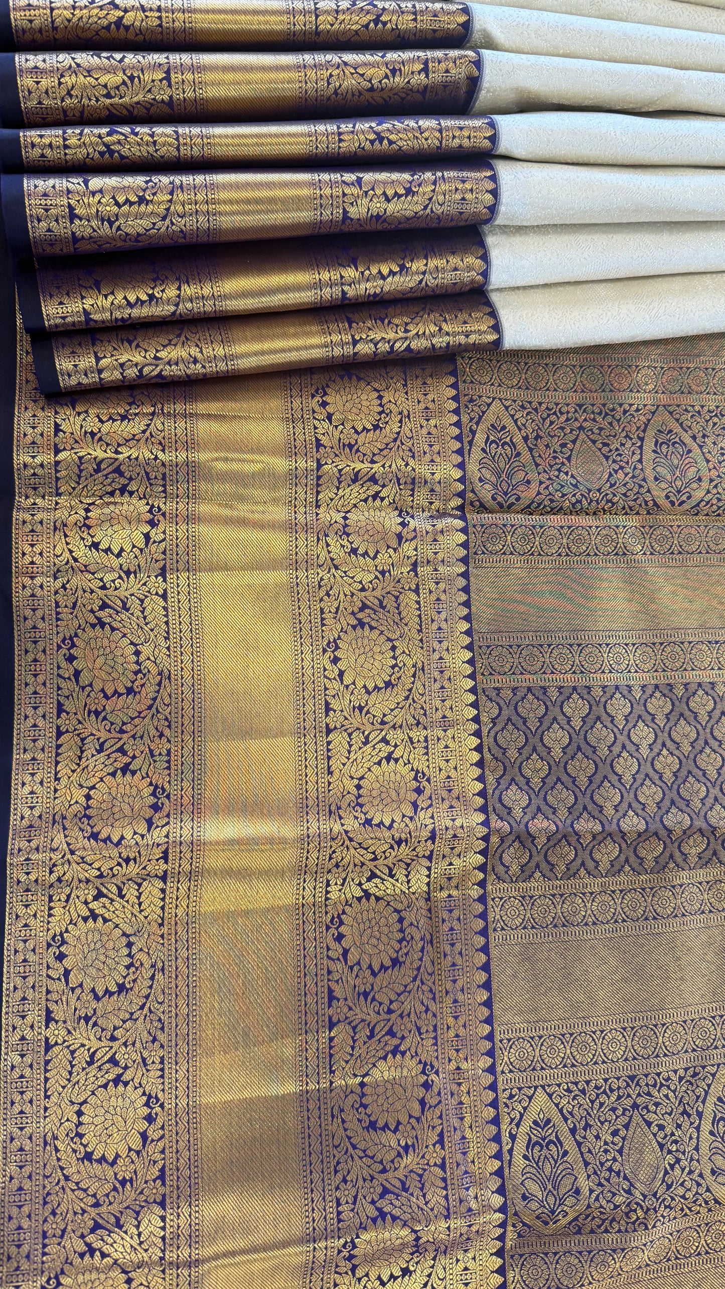 BRIDAL WHITE SILVER ZARI WITH CONTRAST INDIGO HANDLOOM KANICHIPURAM SILK SAREE (KSS136)
