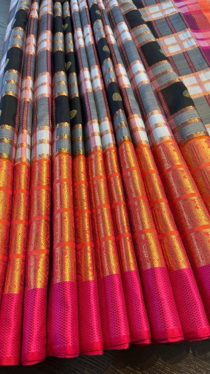BLACK AND WHITE CHECKED WITH CONTRAST KANAKAMBARAM PINK GOLD ZARI HANDLOOM KANICHIPURAM SILK SAREE (KSS281)