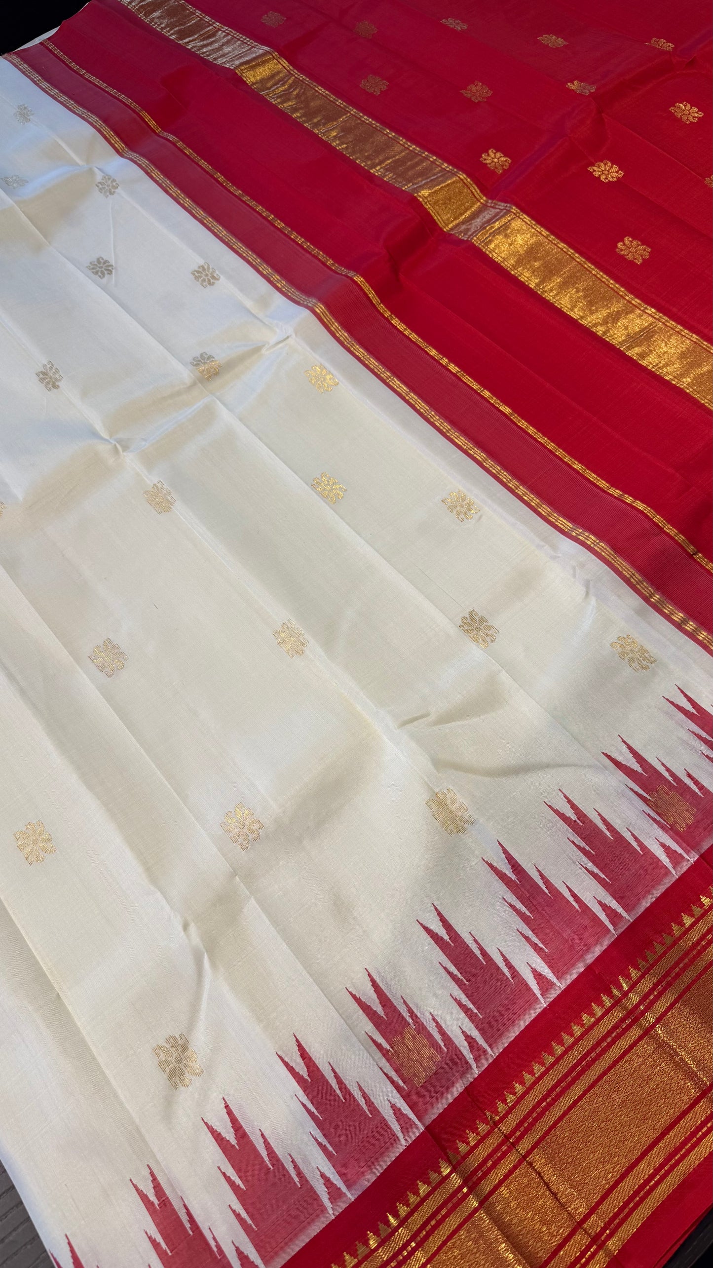OFF WHITE CONTRAST WITH RED THALAMPOO SINGLE BORDER PURE HANDLOOM KANCHIPURAM SILK SAREE (KSSB 44)