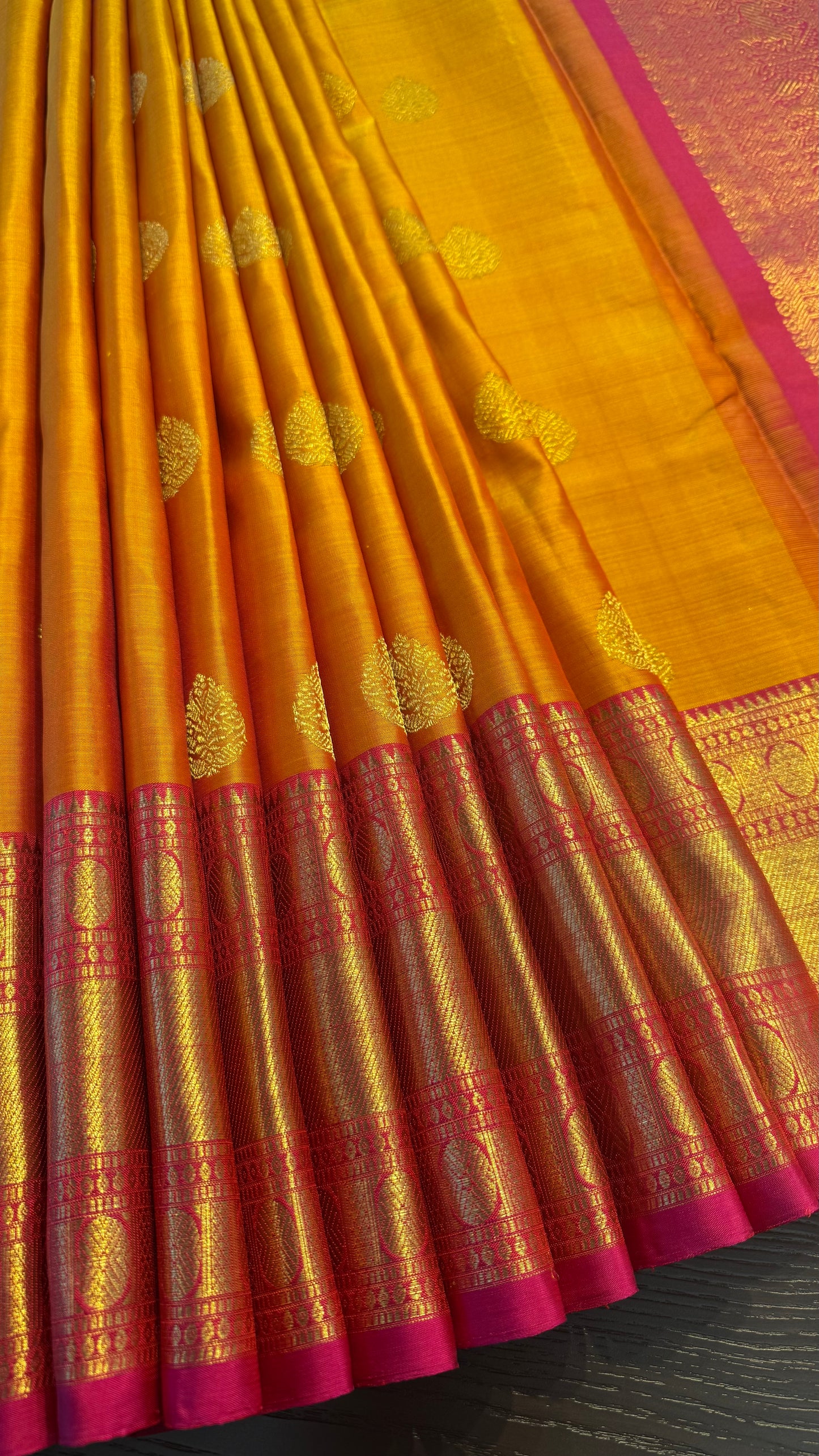 MANGO YELLOW WITH CONTRAST PINK GOLD ZARI HANDLOOM KANCHIPURAM SILK SAREE (KSS108)