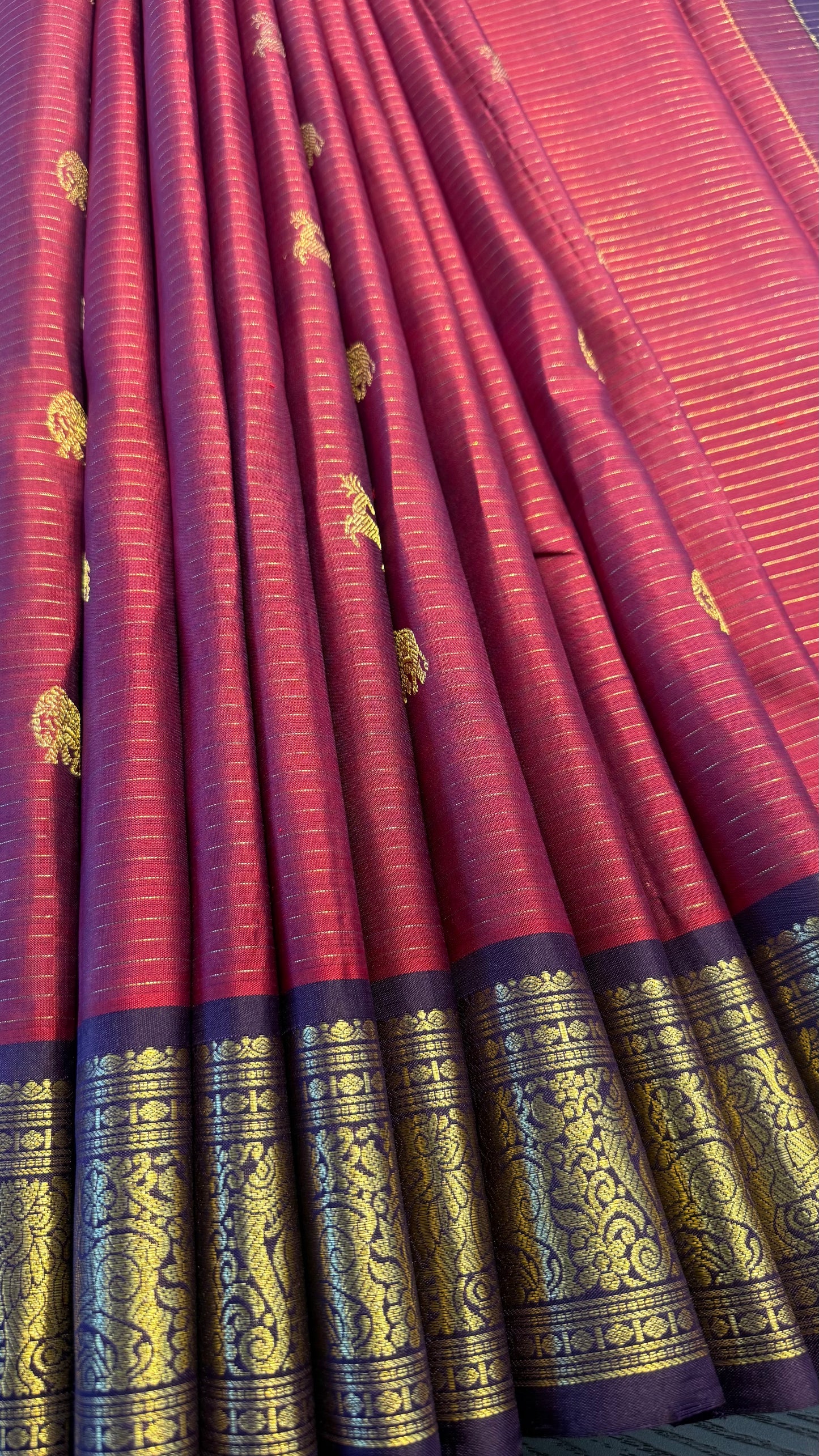BURGUNDY WITH CONTRAST PURPLE GOLD ZARI HANDLOOM KANICHIPURAM SILK SAREE (KSS179)