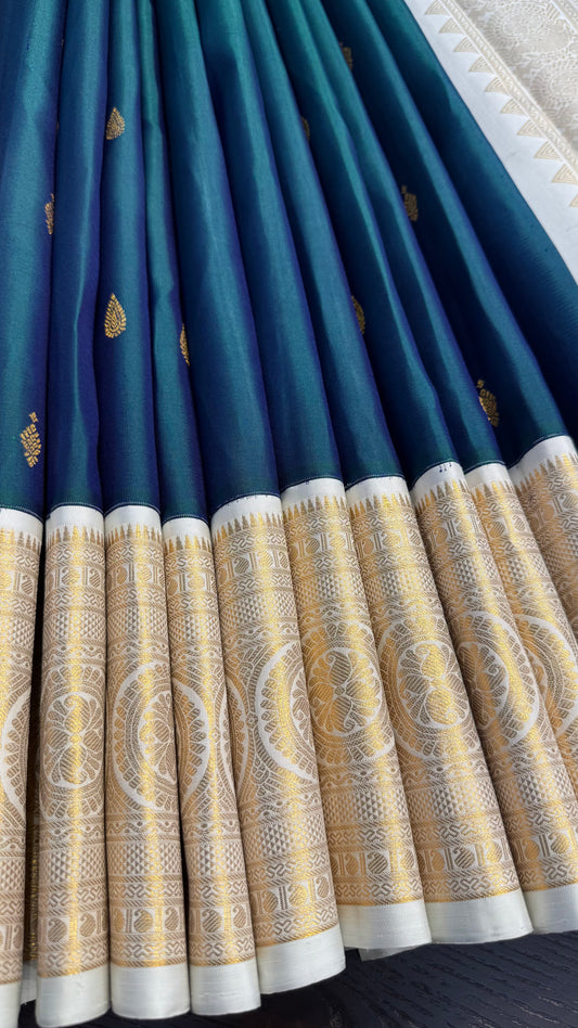 PEACOCK GREEN WITH CONTRAST WHITE GOLD ZARI HANDLOOM KANCHIPURAM SILK SAREE (KSS292)