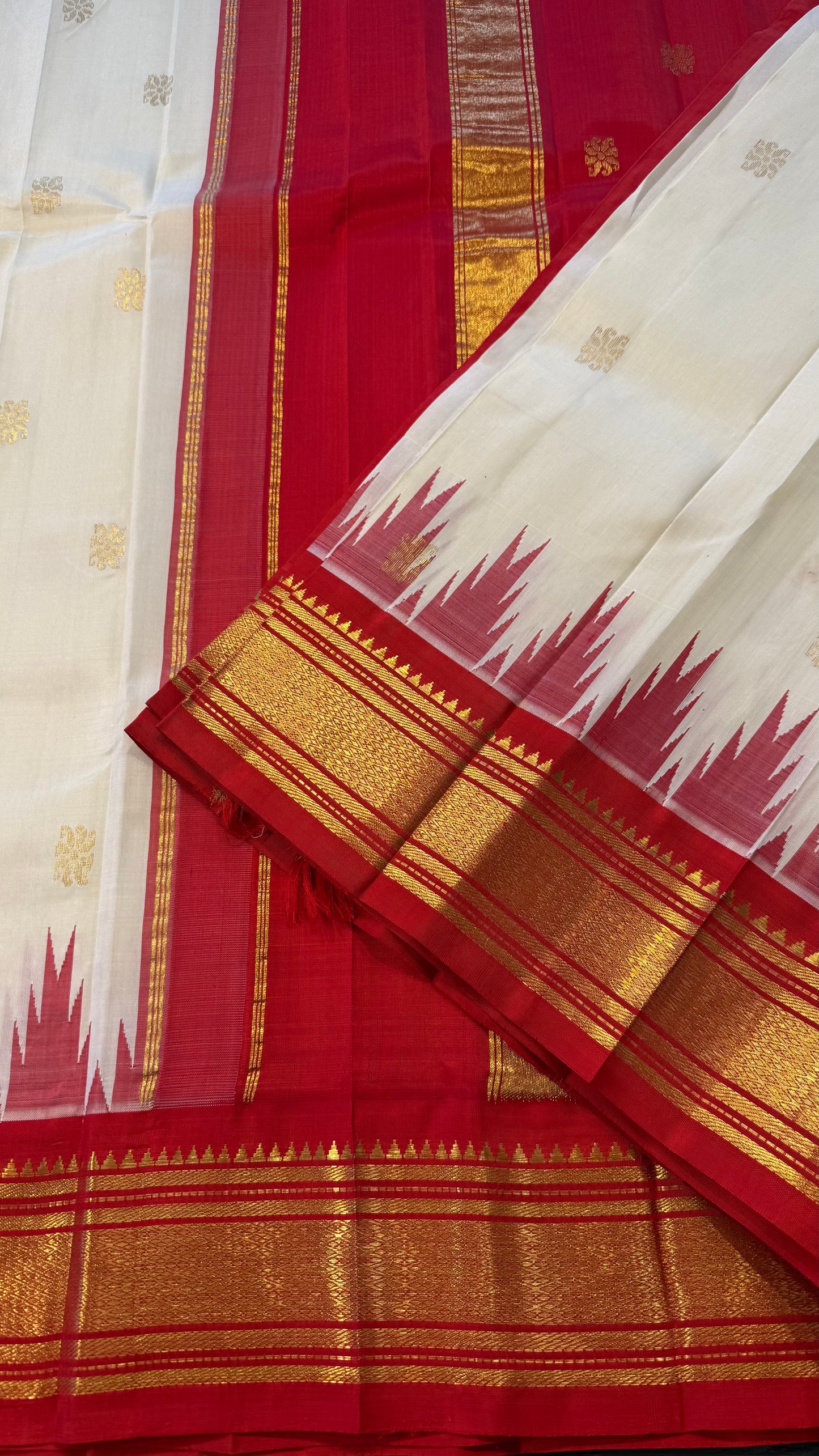 OFF WHITE CONTRAST WITH RED THALAMPOO SINGLE BORDER PURE HANDLOOM KANCHIPURAM SILK SAREE (KSSB 44)