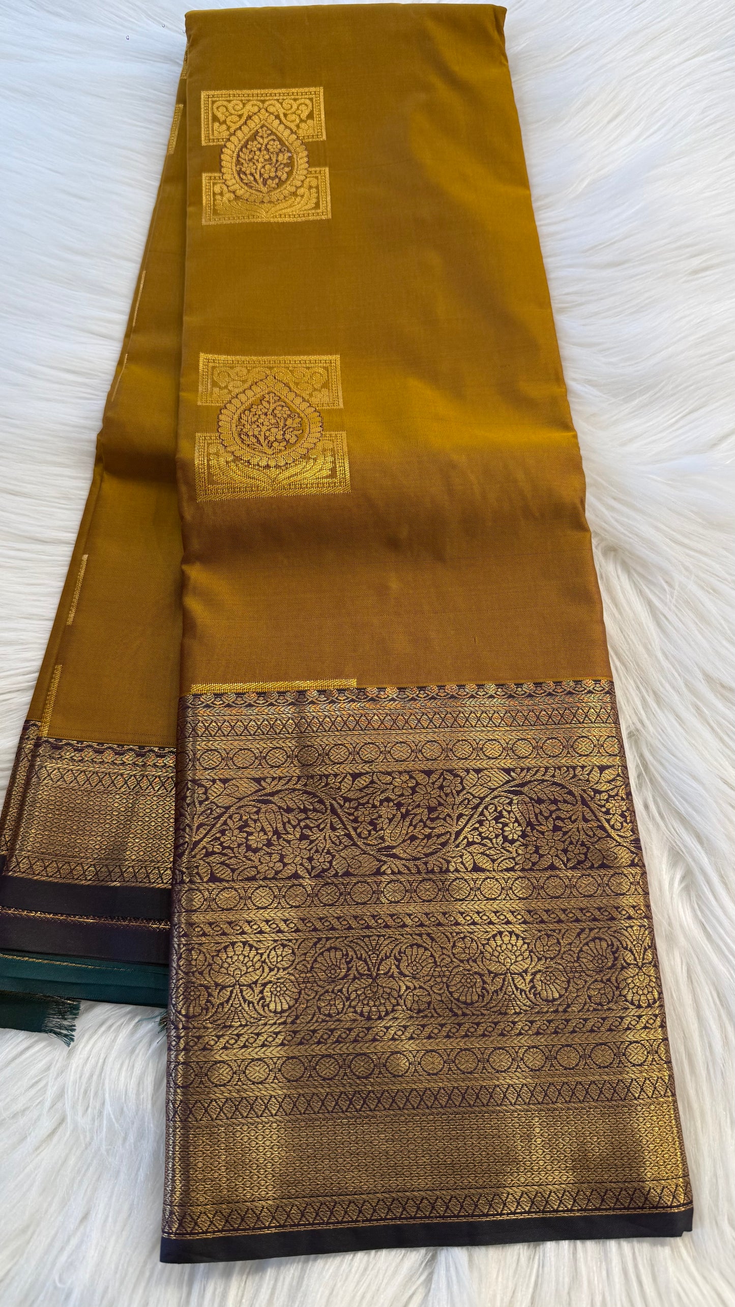 OLIVE WITH CONTRAST GREEN SILK KANICHIPURAM SILK SAREE (SSKS42)