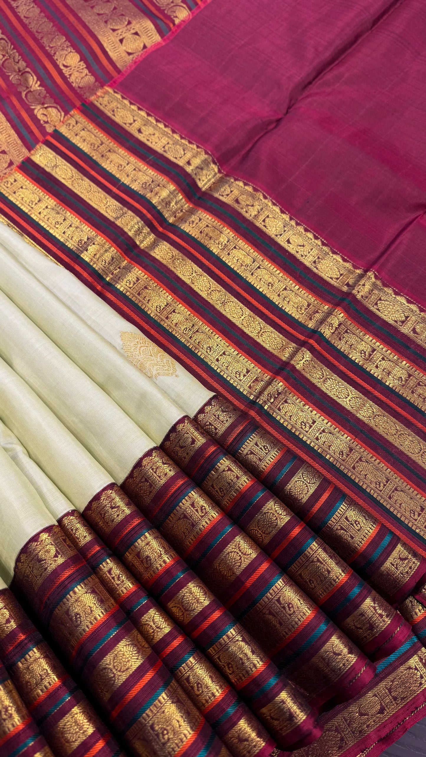 PASTEL GREEN KORVAI CONTRAST MAROON BORDER HANDLOOM KANICHIPURAM SILK SAREE (KSS233)