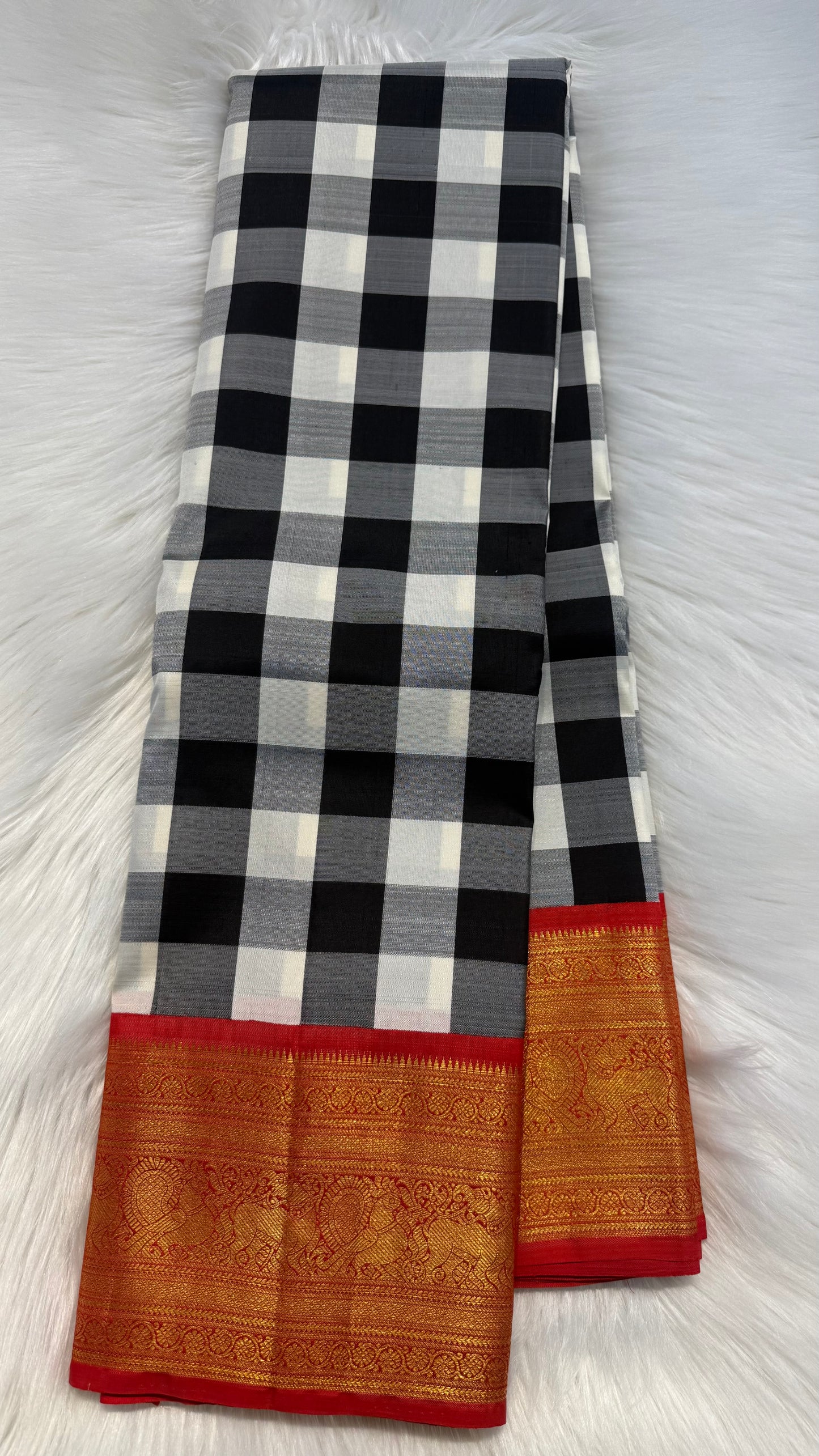 BLACK AND WHITE CHECKED WITH CONTRAST RED GOLD ZARI HANDLOOM KANICHIPURAM SILK SAREE (KSS289)