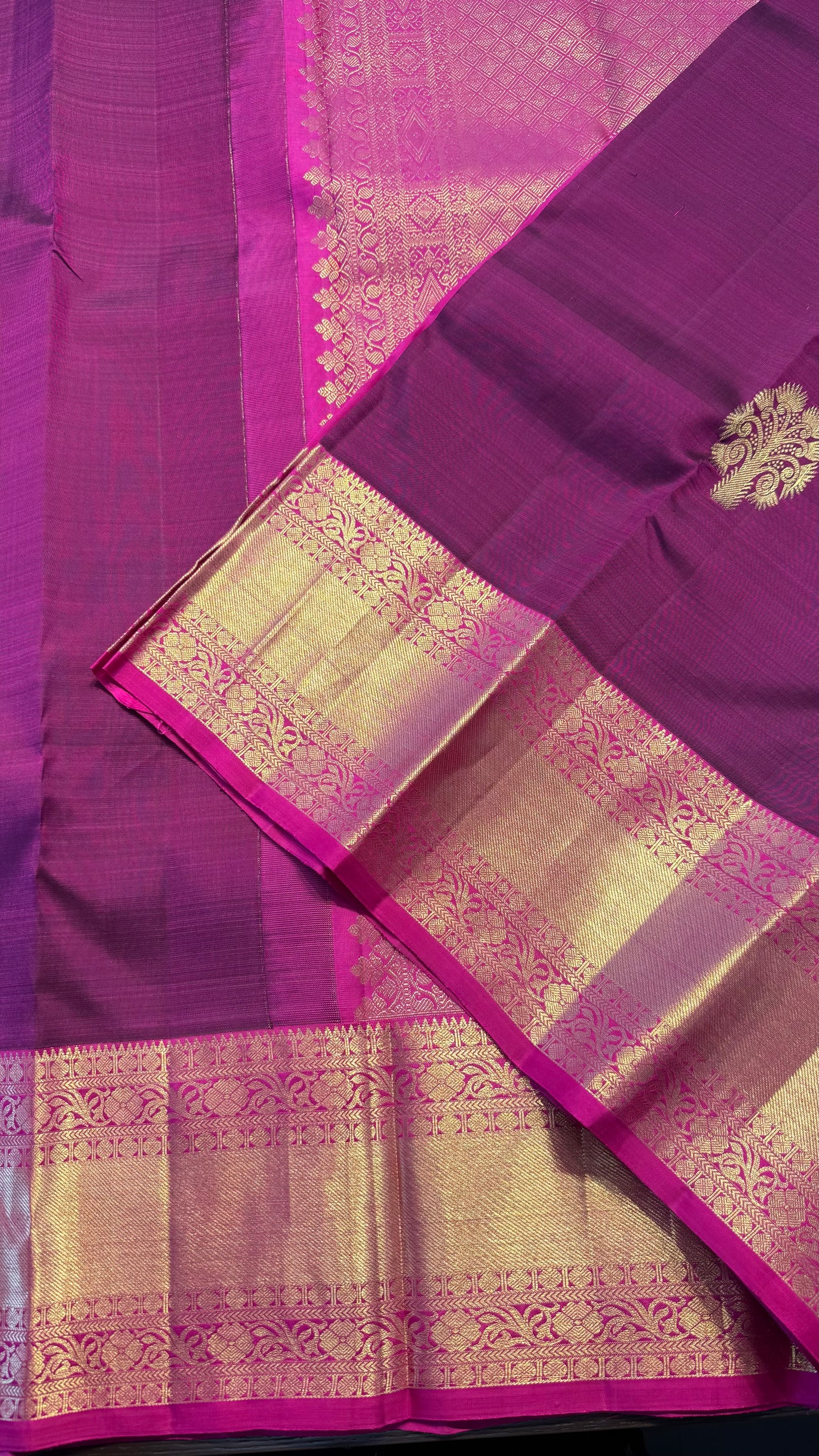 WINE PURPLE WITH CONTRAST PINK GOLD ZARI HANDLOOM KANCHIPURAM SILK SAREE (KSS381)