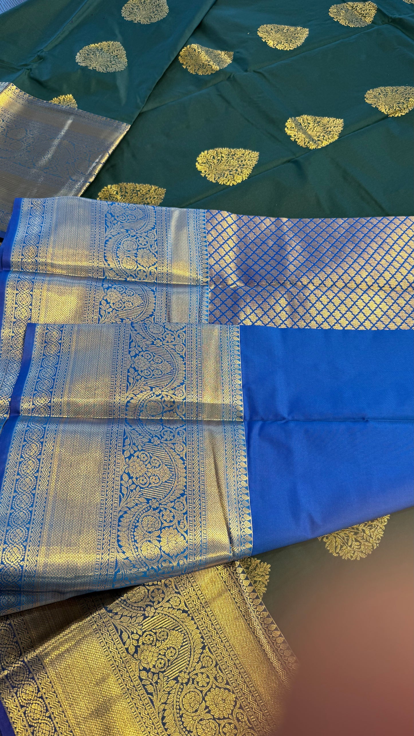 GREEN WITH CONTRAST BLUE SILK KANICHIPURAM SILK SAREE (SSKS48)