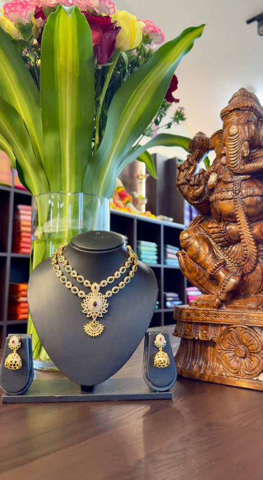Thiya Short Necklace Jewellery Set